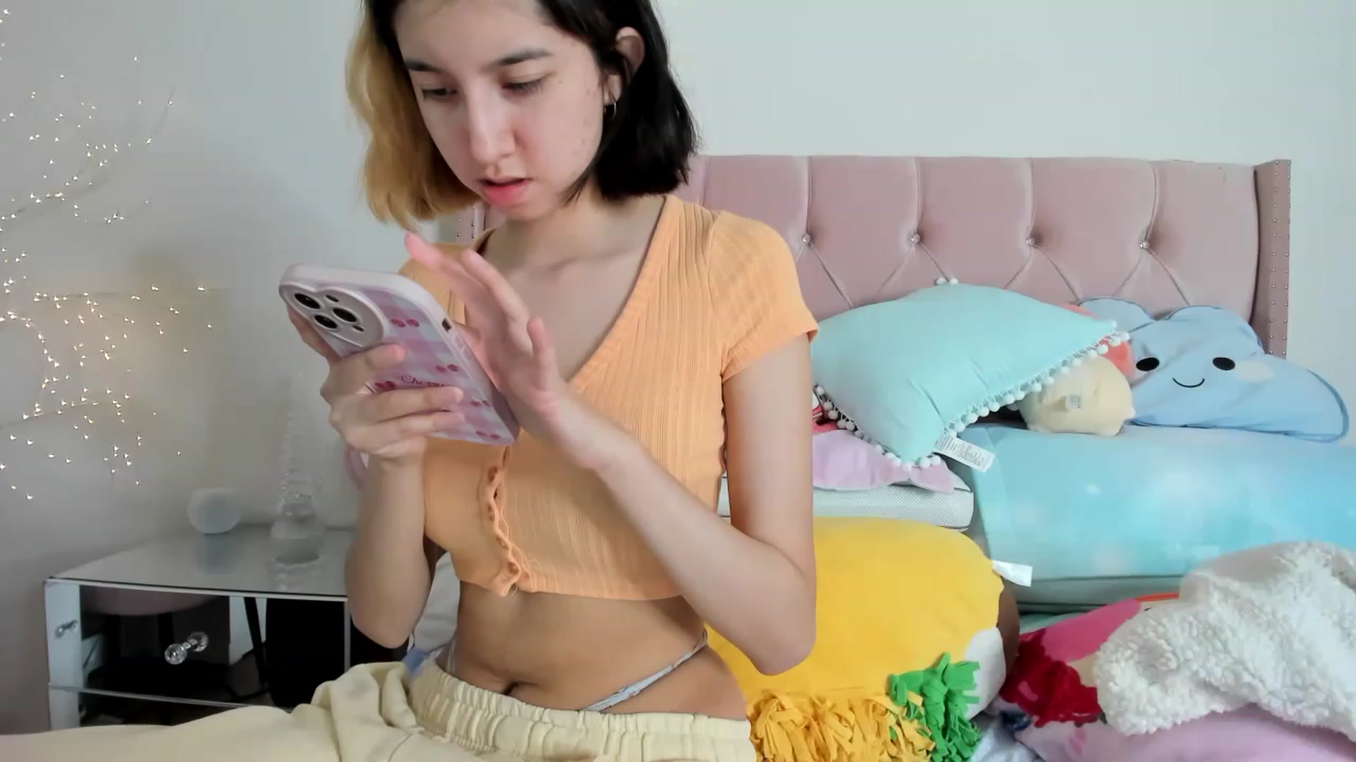 Gallery image thumbnail from Cherrycute666's myfreecams stream on, 12/09/2022, 06:07 image 7 of 20