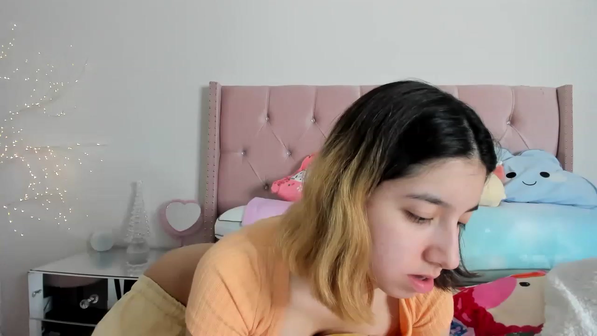 Gallery image thumbnail from Cherrycute666's myfreecams stream on, 12/09/2022, 06:07 image 17 of 20