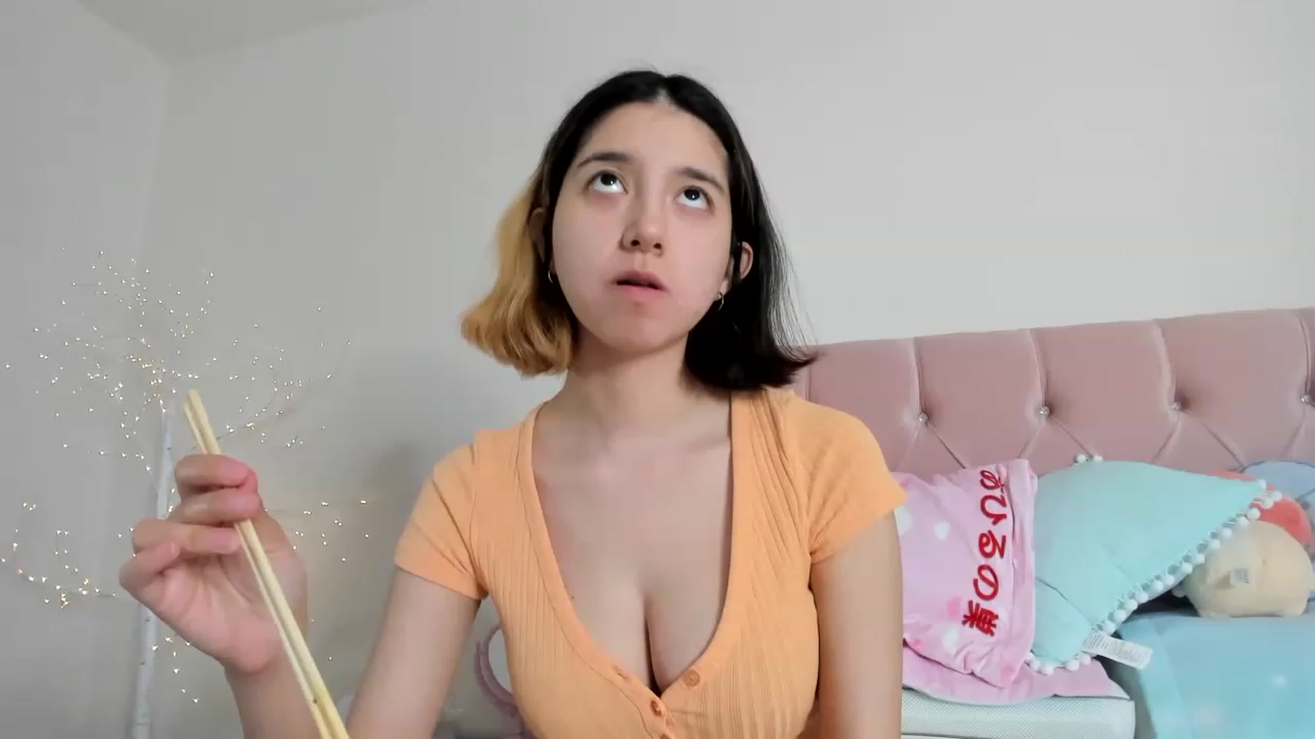 Gallery image thumbnail from Cherrycute666's myfreecams stream on, 12/09/2022, 07:17 image 1 of 20