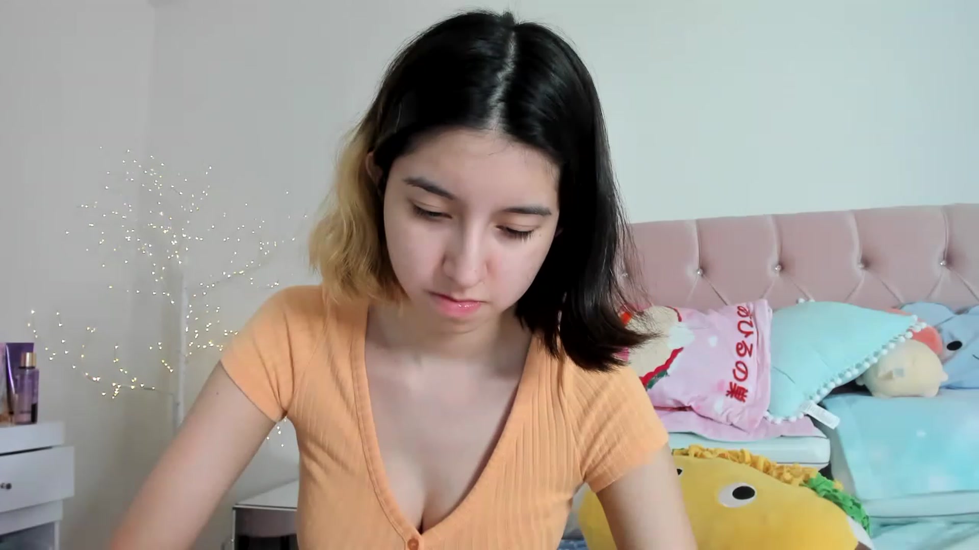 Gallery image thumbnail from Cherrycute666's myfreecams stream on, 12/09/2022, 10:05 image 14 of 20