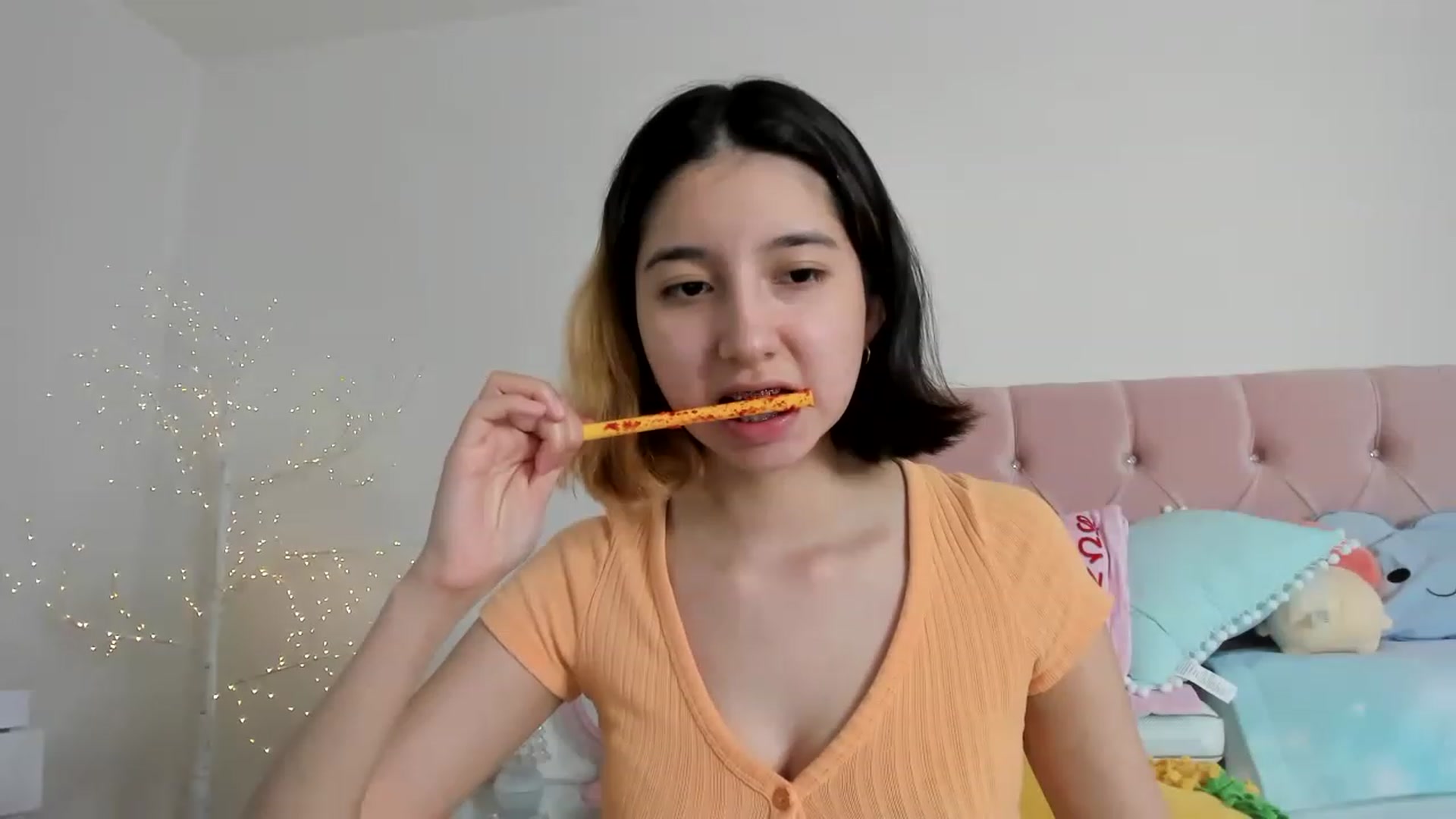 Gallery image thumbnail from Cherrycute666's myfreecams stream on, 12/09/2022, 10:05 image 15 of 20
