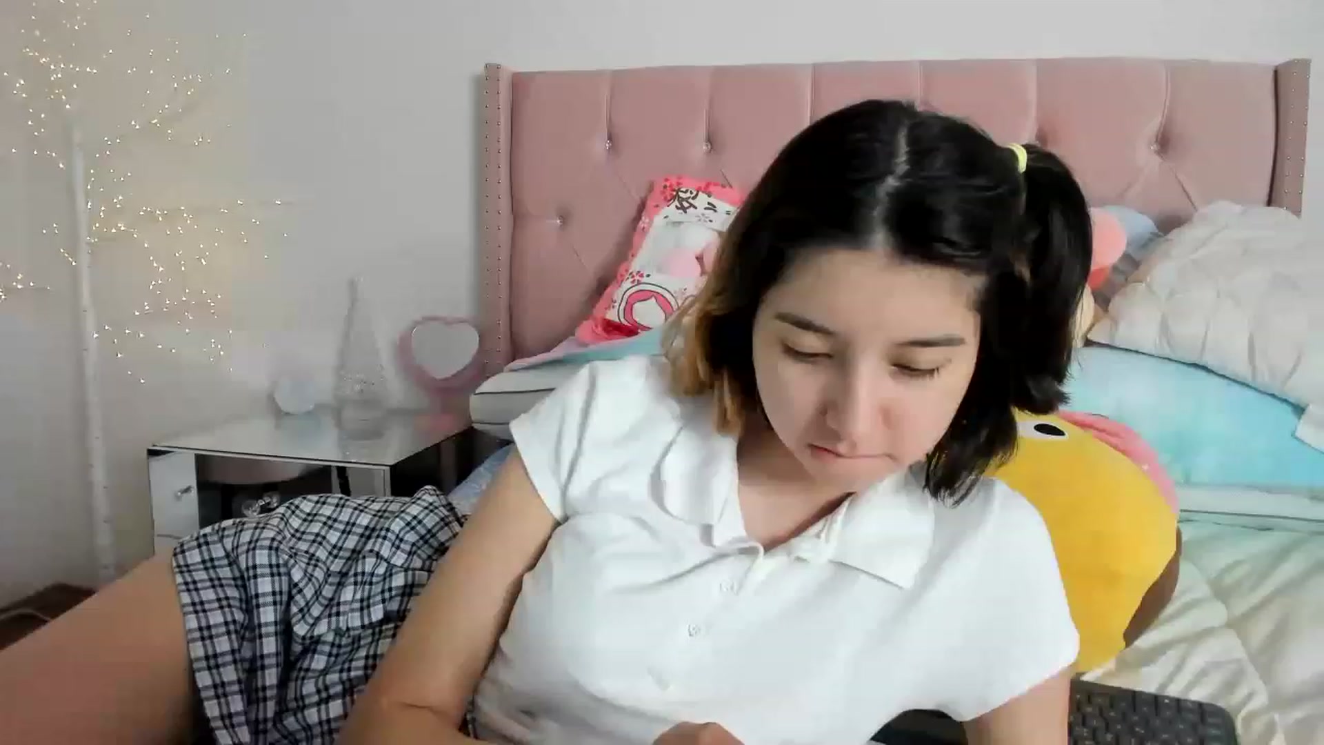 Gallery image thumbnail from Cherrycute666's myfreecams stream on, 12/10/2022, 06:36 image 17 of 20