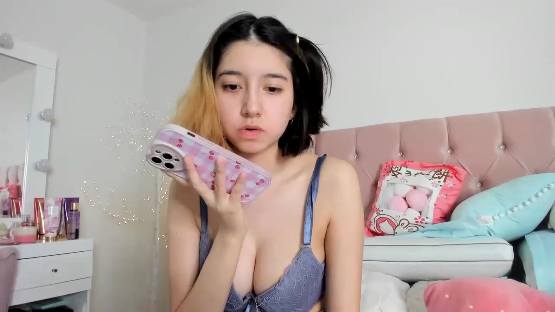 Gallery image thumbnail from Cherrycute666's myfreecams stream on, 12/10/2022, 06:36 image 6 of 20