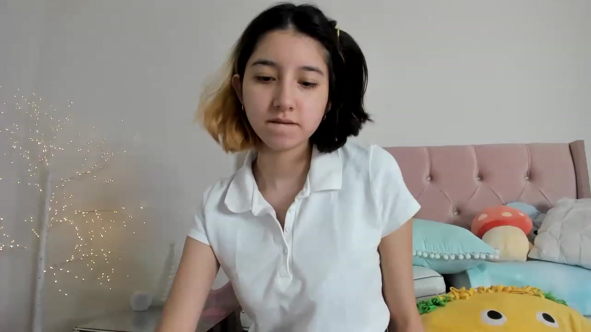 Gallery image thumbnail from Cherrycute666's myfreecams stream on, 12/10/2022, 06:36 image 19 of 20