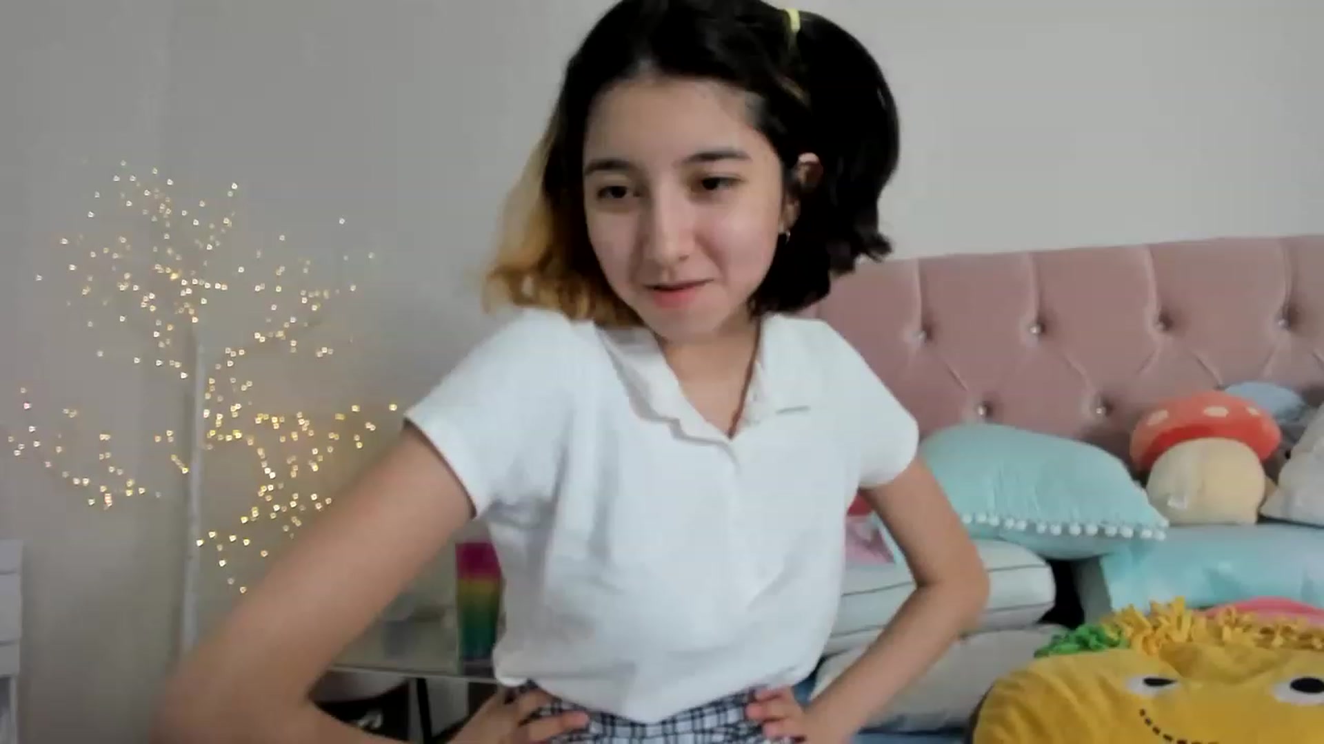 Gallery image thumbnail from Cherrycute666's myfreecams stream on, 12/10/2022, 07:36 image 7 of 20