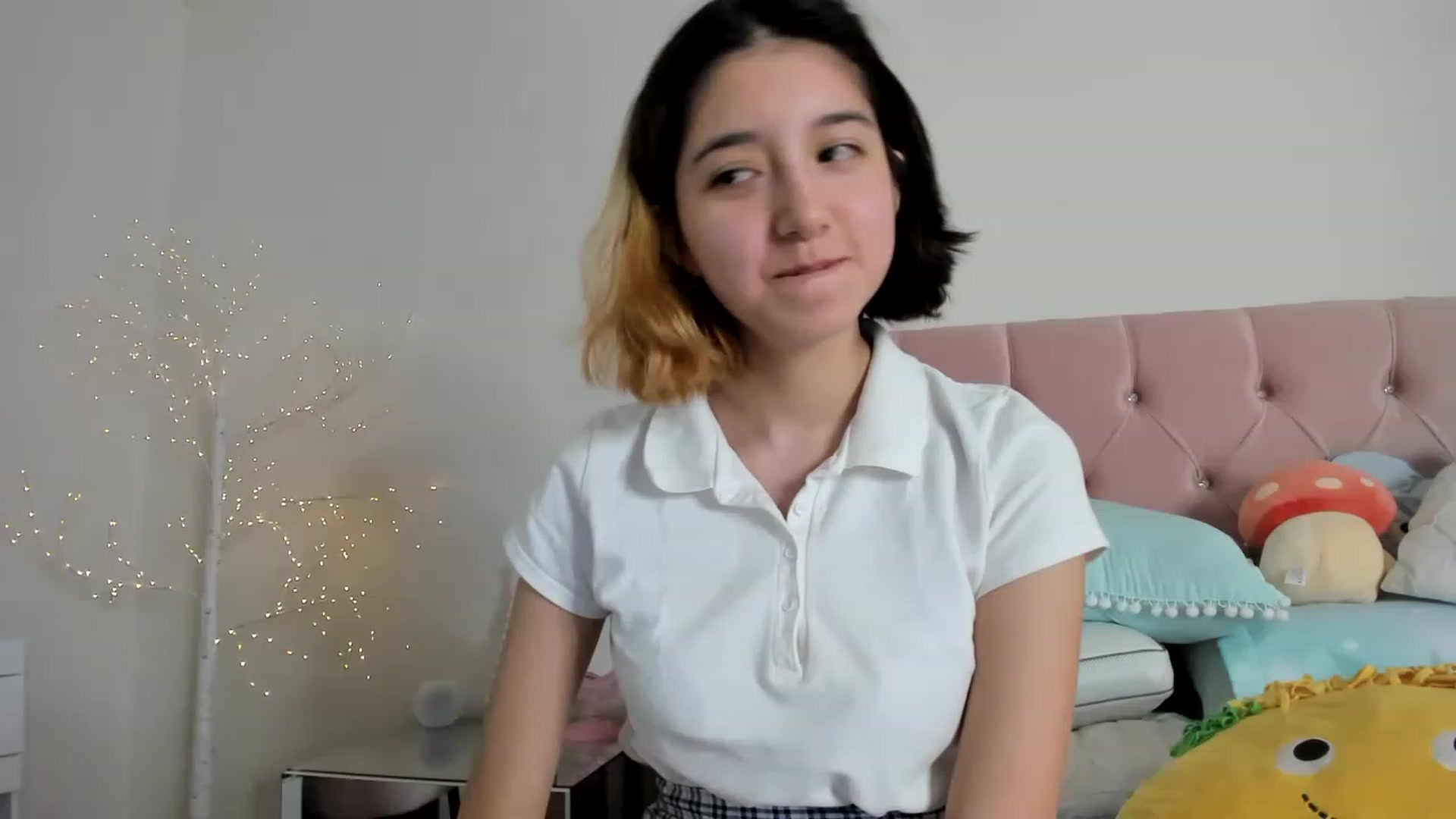 Gallery image thumbnail from Cherrycute666's myfreecams stream on, 12/10/2022, 07:36 image 1 of 20