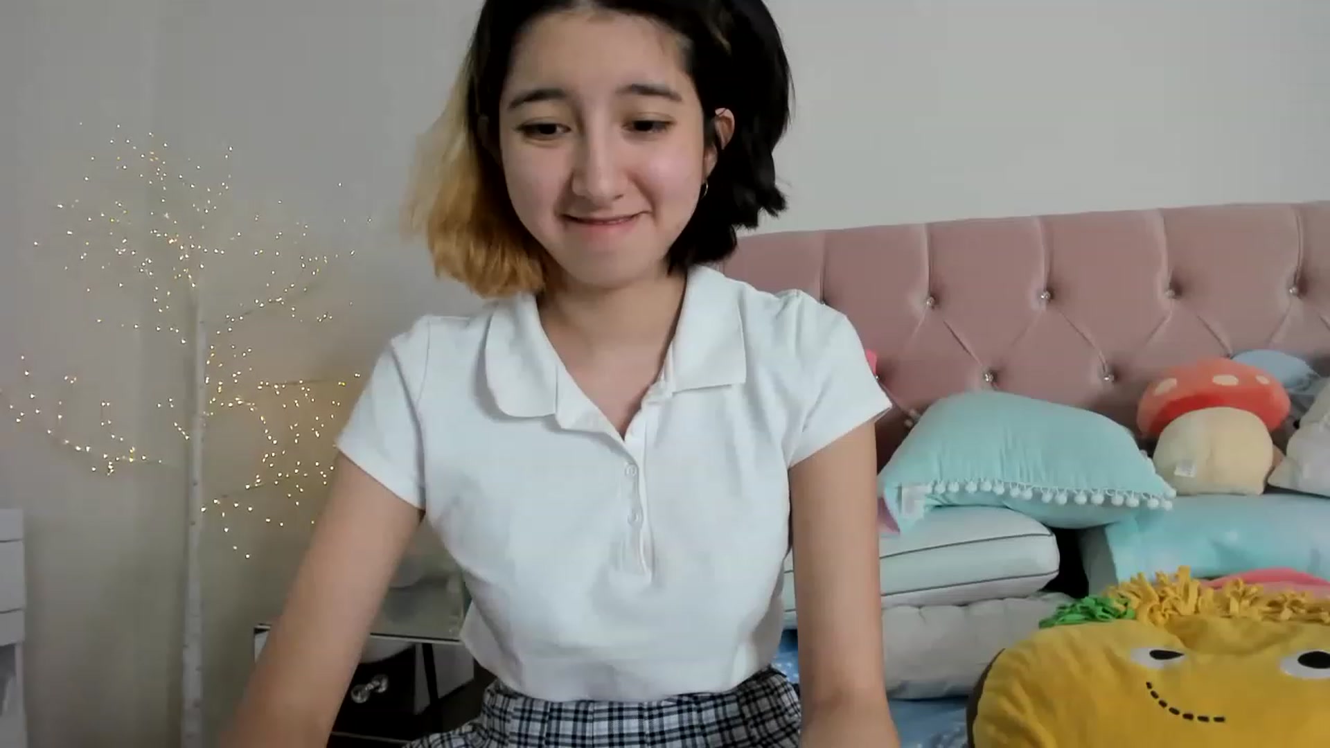 Gallery image thumbnail from Cherrycute666's myfreecams stream on, 12/10/2022, 07:36 image 6 of 20