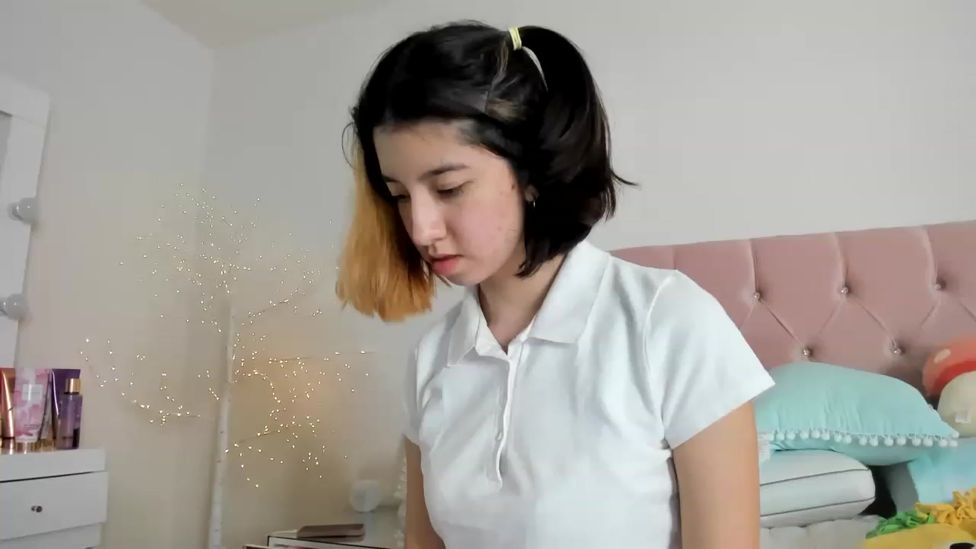 Gallery image thumbnail from Cherrycute666's myfreecams stream on, 12/10/2022, 07:36 image 20 of 20