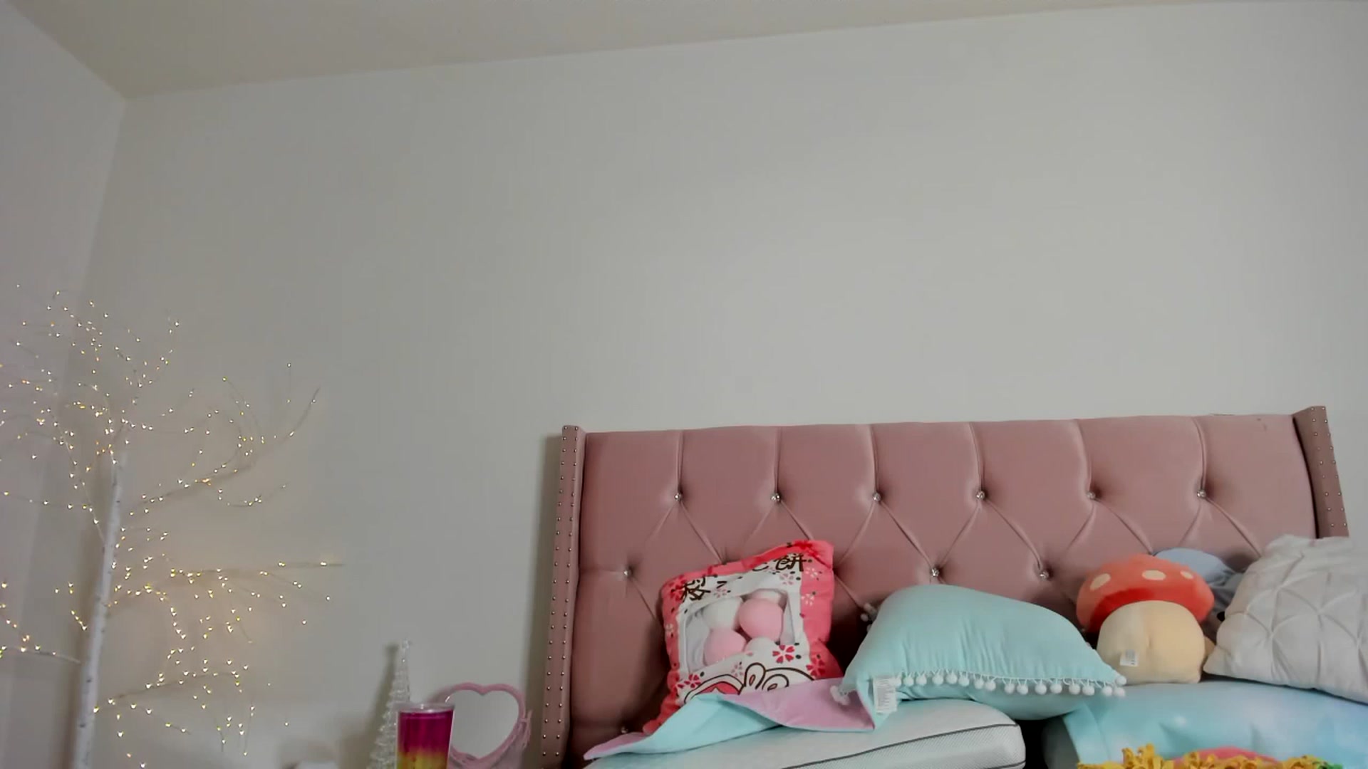 Gallery image thumbnail from Cherrycute666's myfreecams stream on, 12/10/2022, 08:04 image 12 of 20