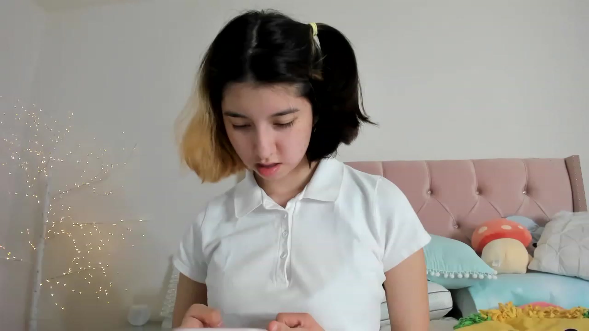 Gallery image thumbnail from Cherrycute666's myfreecams stream on, 12/10/2022, 08:04 image 10 of 20