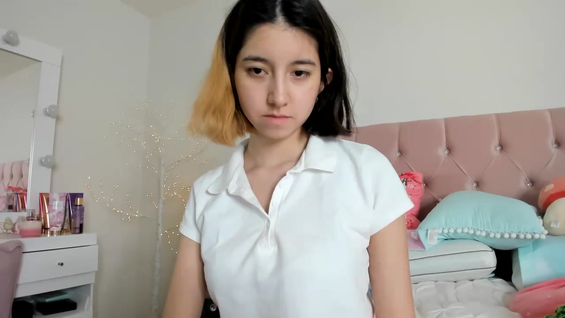 Gallery image thumbnail from Cherrycute666's myfreecams stream on, 12/10/2022, 12:13 image 17 of 20