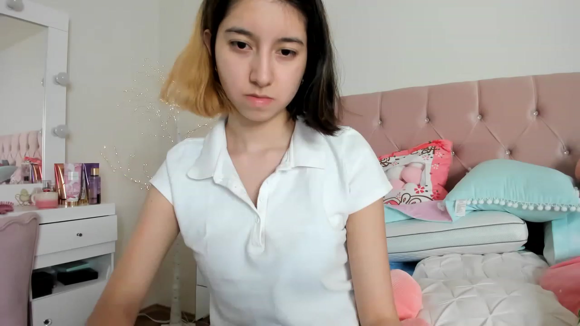 Gallery image thumbnail from Cherrycute666's myfreecams stream on, 12/10/2022, 12:13 image 16 of 20