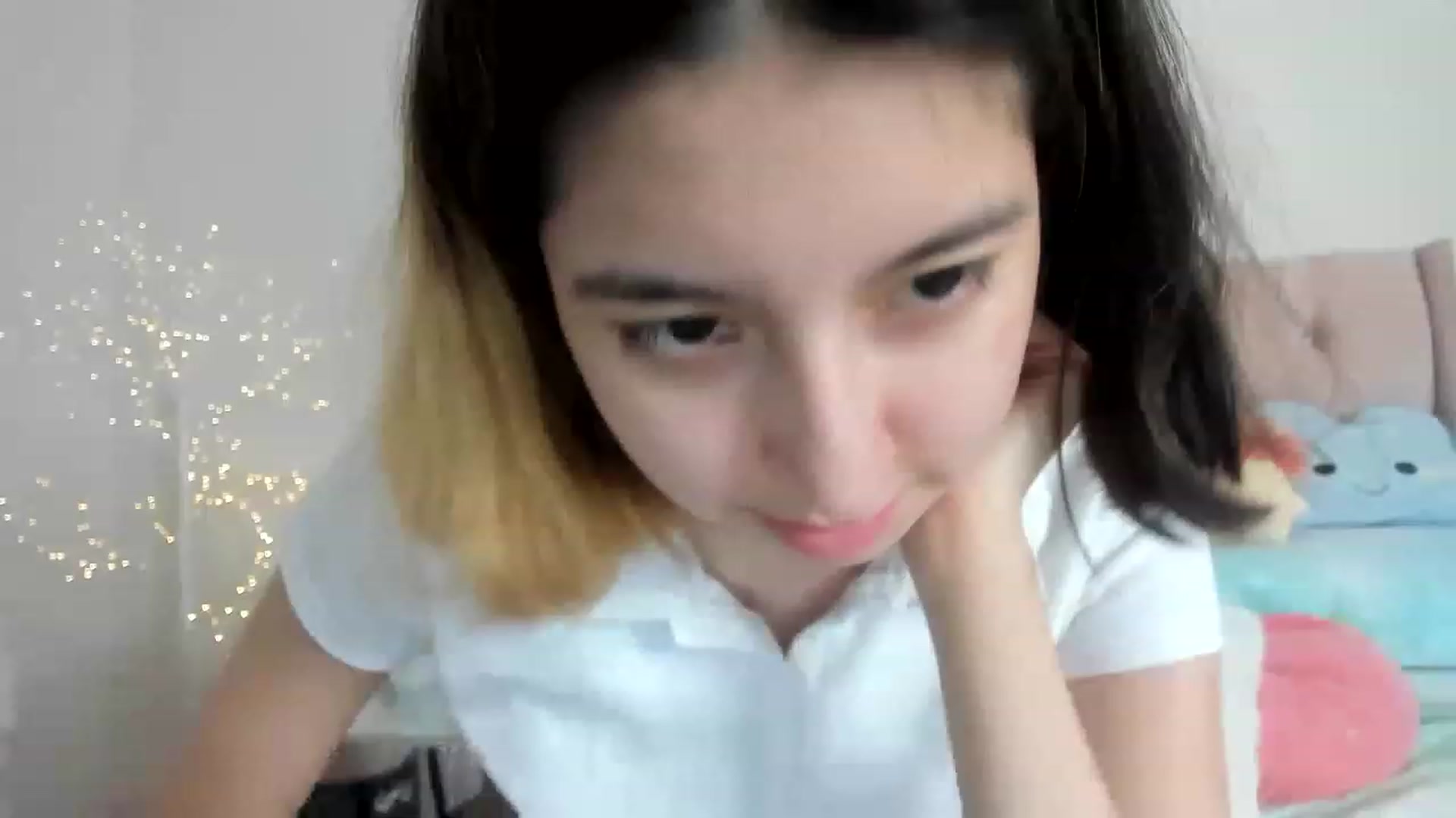 Gallery image thumbnail from Cherrycute666's myfreecams stream on, 12/10/2022, 12:13 image 10 of 20