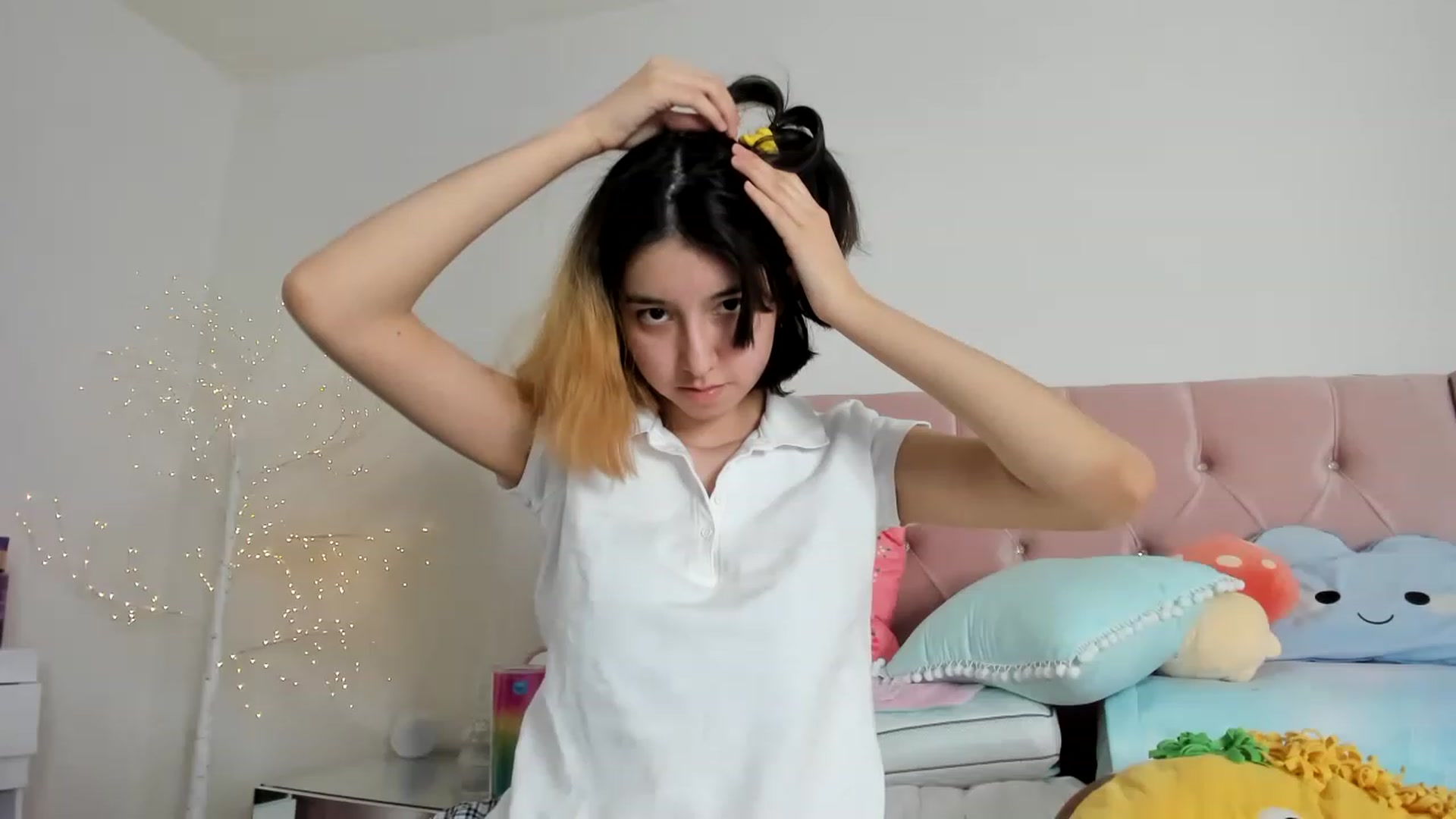 Gallery image thumbnail from Cherrycute666's myfreecams stream on, 12/10/2022, 13:32 image 12 of 20