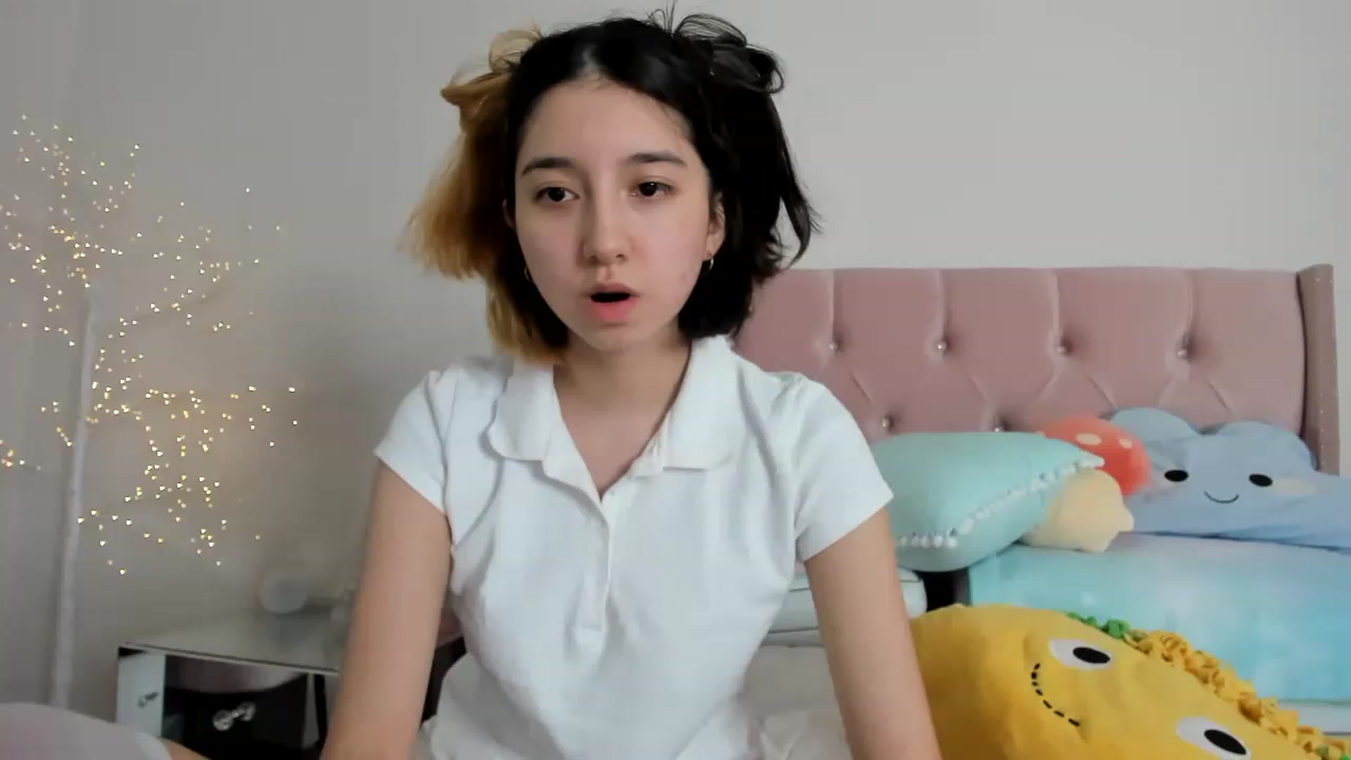 Gallery image thumbnail from Cherrycute666's myfreecams stream on, 12/10/2022, 13:32 image 17 of 20