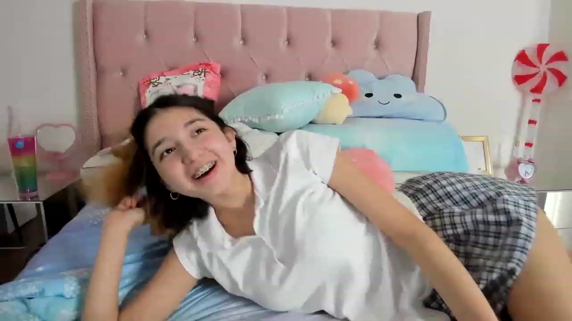 Gallery image thumbnail from Cherrycute666's myfreecams stream on, 12/10/2022, 16:06 image 3 of 20