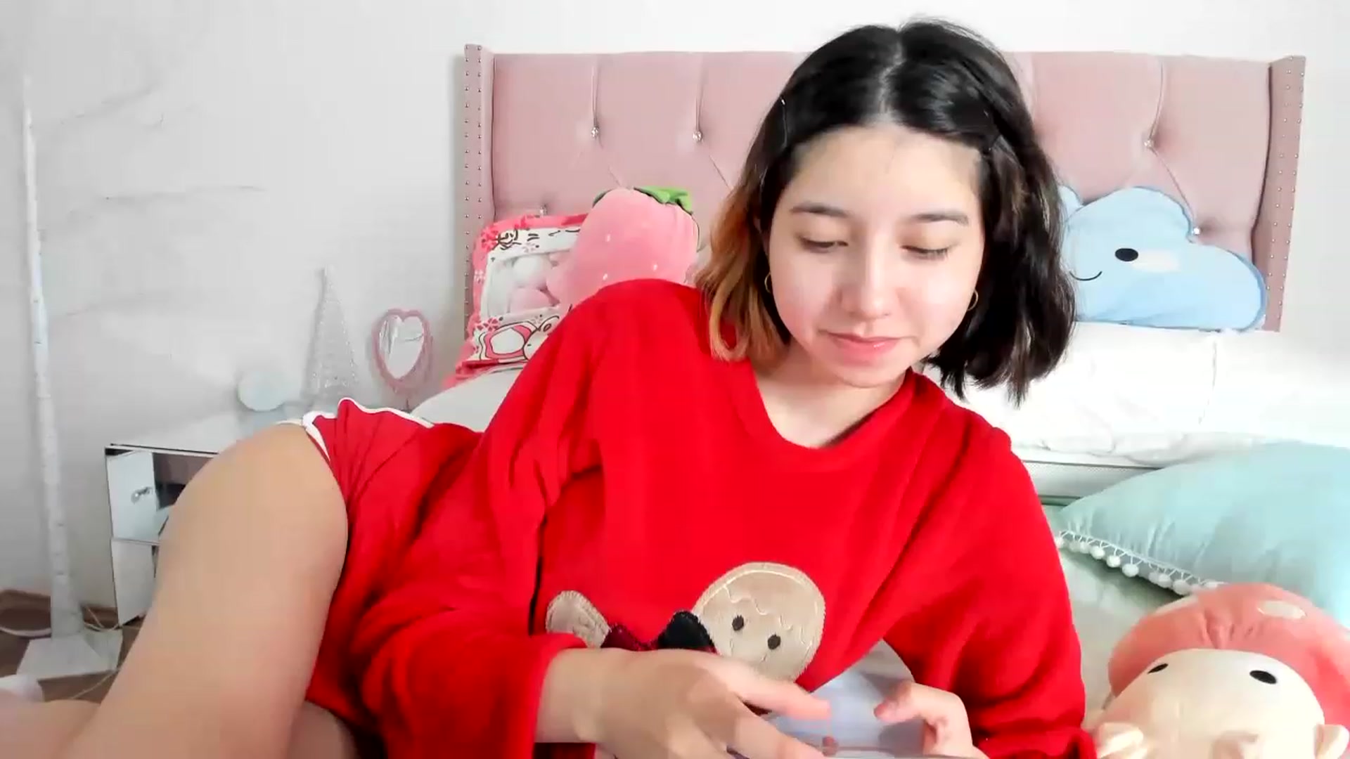 Gallery image thumbnail from Cherrycute666's myfreecams stream on, 12/11/2022, 02:15 image 8 of 20