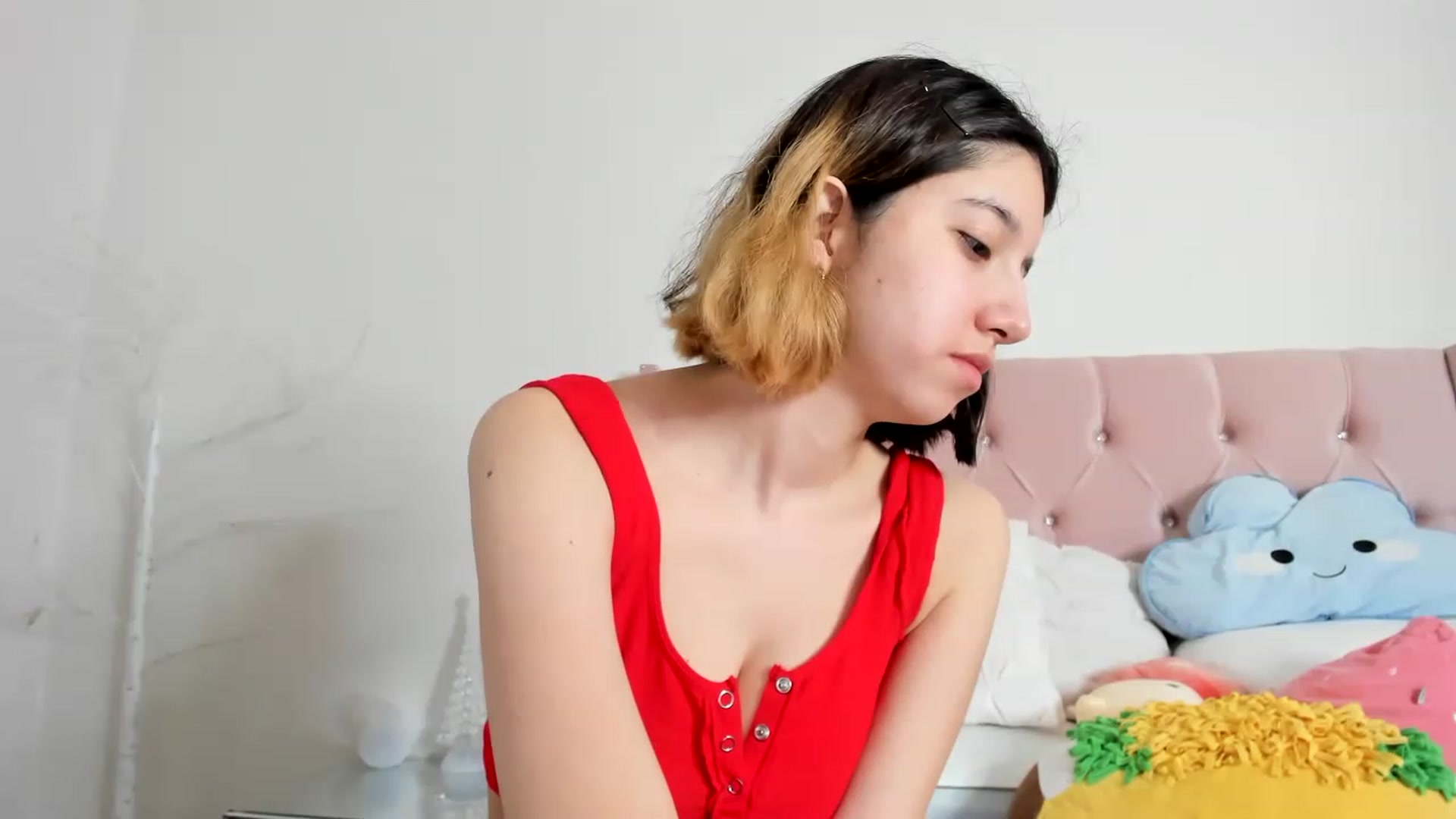 Gallery image thumbnail from Cherrycute666's myfreecams stream on, 12/11/2022, 02:15 image 15 of 20