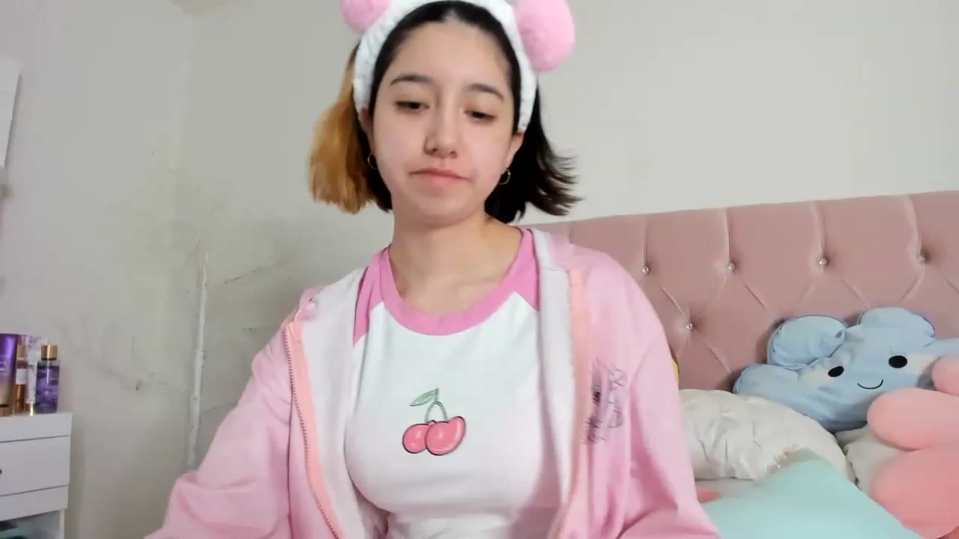 Gallery image thumbnail from Cherrycute666's myfreecams stream on, 12/12/2022, 05:24 image 3 of 20