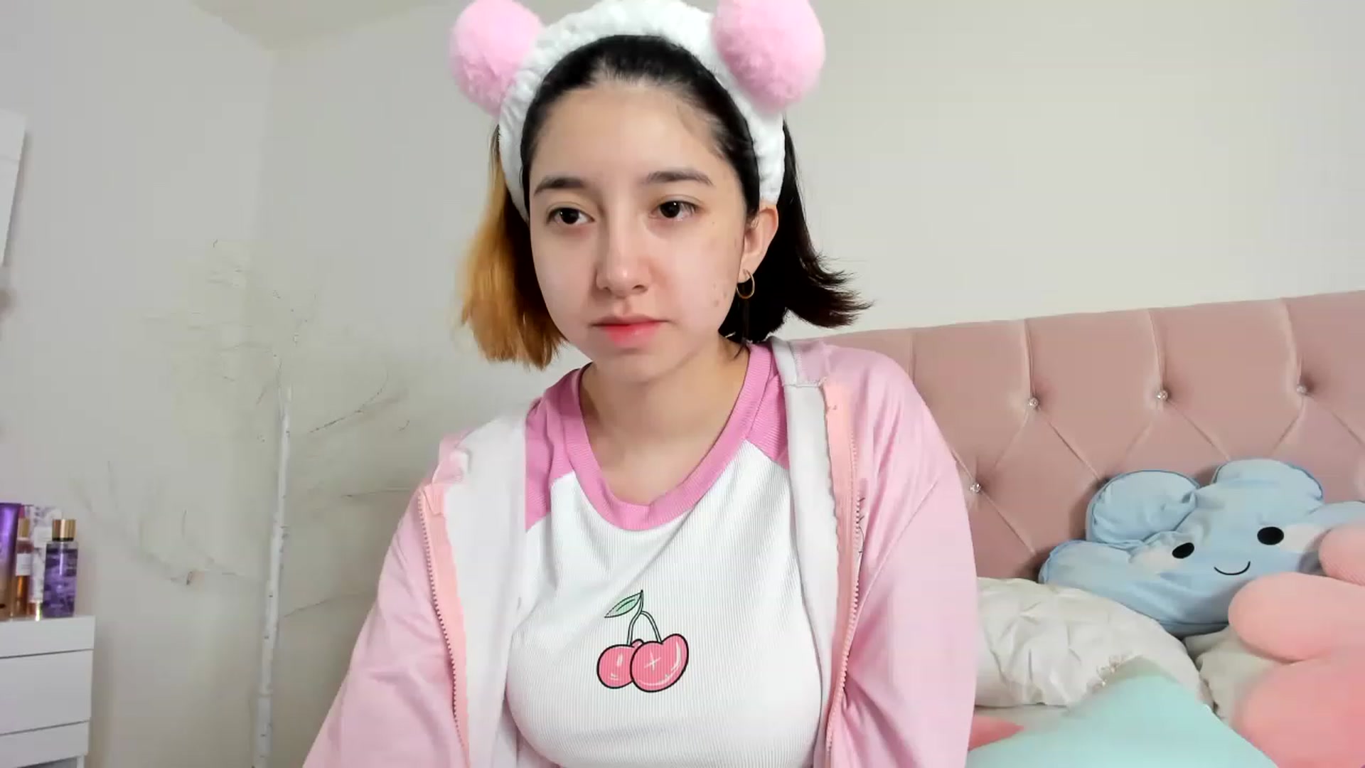Gallery image thumbnail from Cherrycute666's myfreecams stream on, 12/12/2022, 05:24 image 4 of 20