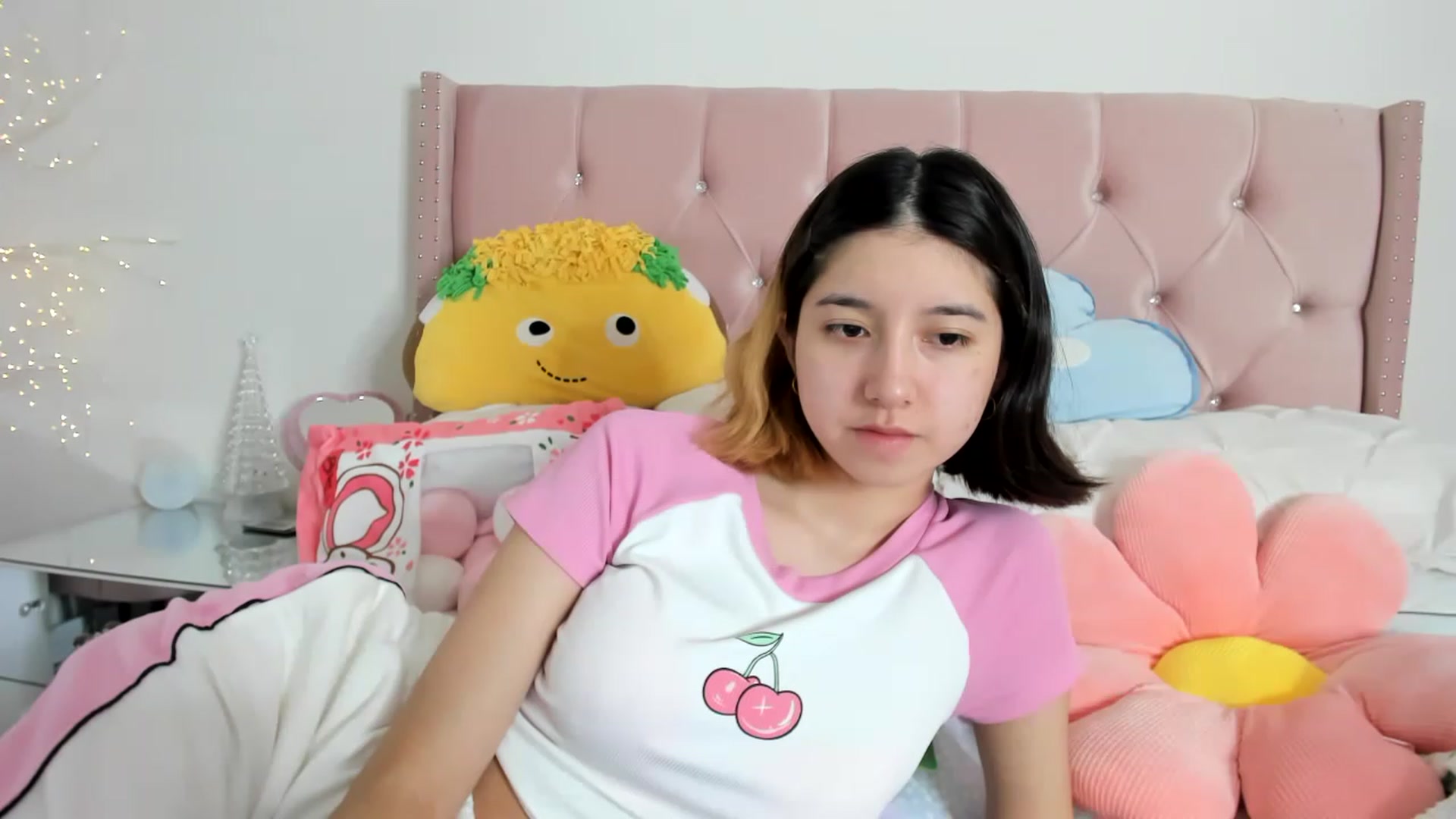 Gallery image thumbnail from Cherrycute666's myfreecams stream on, 12/12/2022, 06:27 image 8 of 20