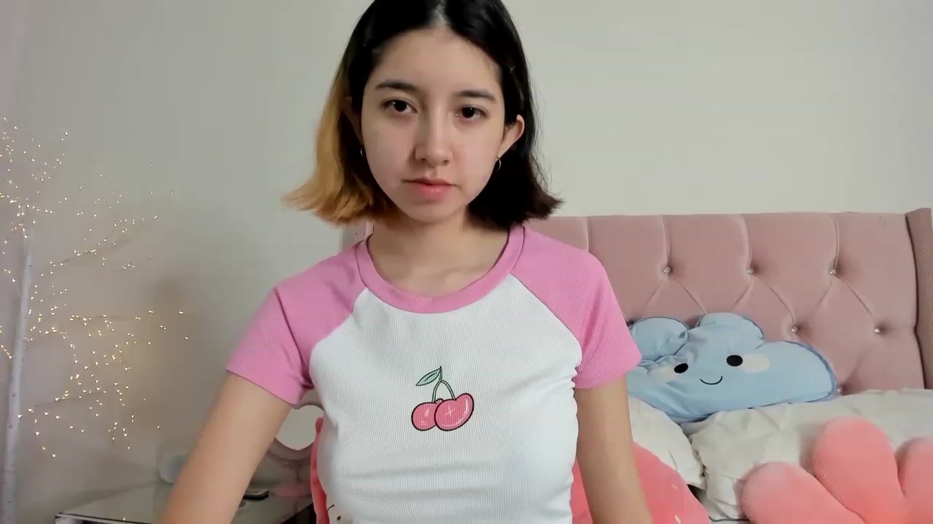 Gallery image thumbnail from Cherrycute666's myfreecams stream on, 12/12/2022, 06:27 image 5 of 20