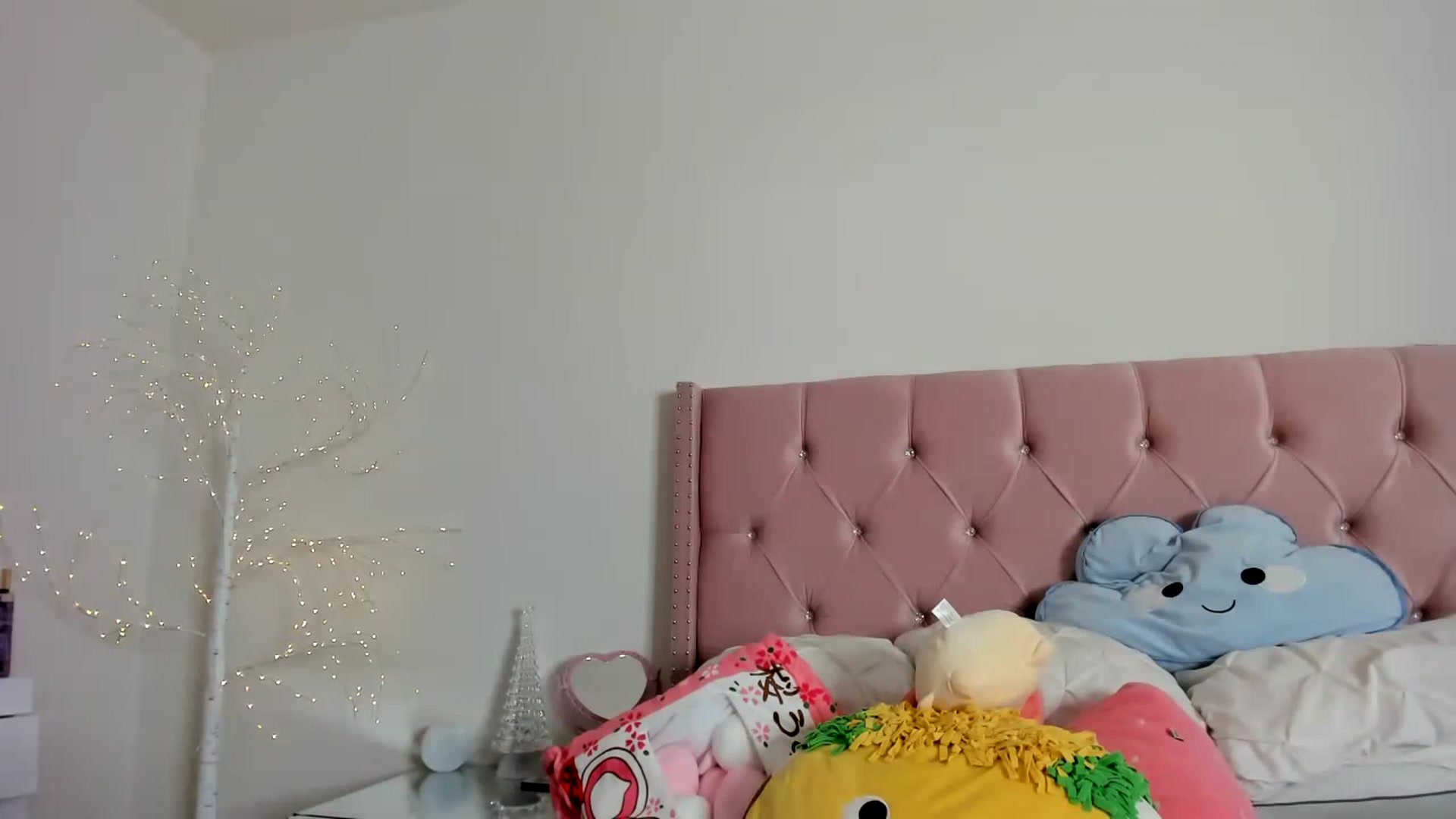 Gallery image thumbnail from Cherrycute666's myfreecams stream on, 12/12/2022, 09:32 image 12 of 20