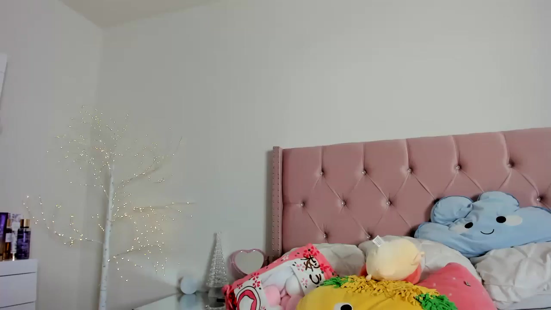 Gallery image thumbnail from Cherrycute666's myfreecams stream on, 12/12/2022, 09:32 image 5 of 20