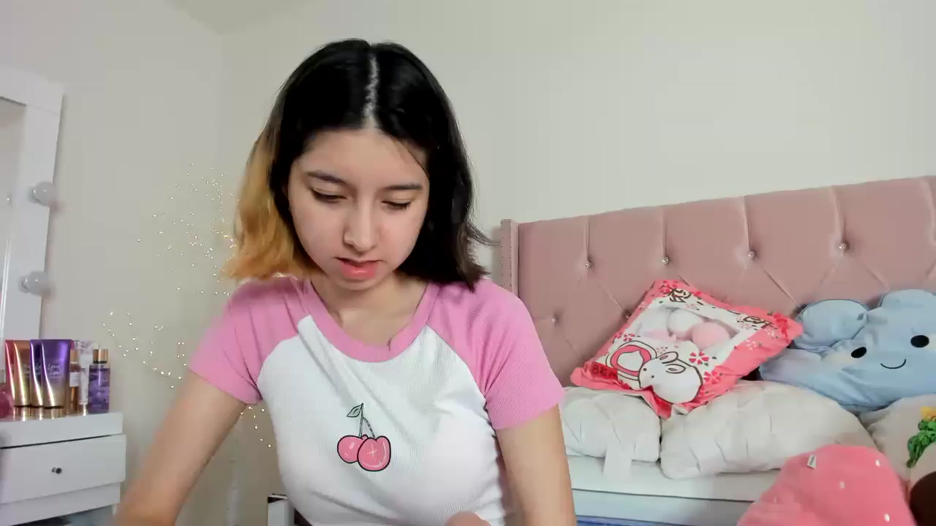 Gallery image thumbnail from Cherrycute666's myfreecams stream on, 12/12/2022, 11:05 image 9 of 20