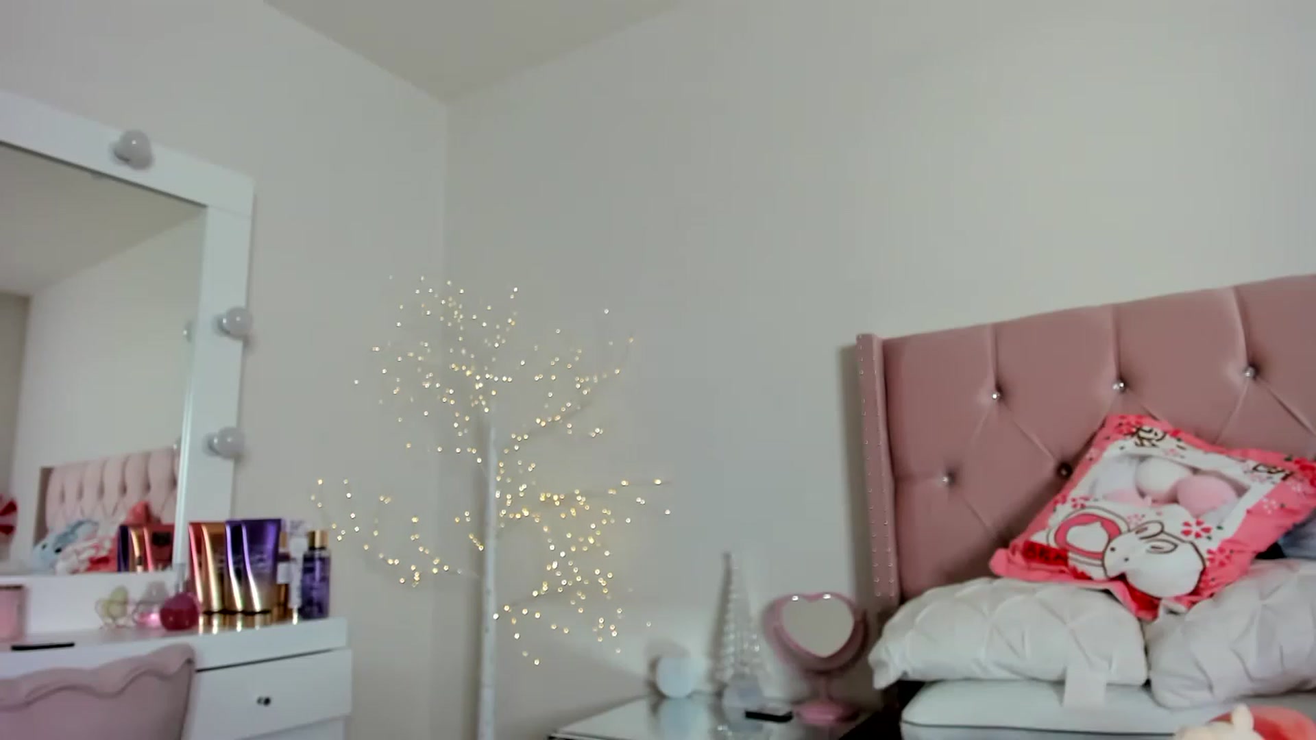 Gallery image thumbnail from Cherrycute666's myfreecams stream on, 12/12/2022, 11:05 image 20 of 20