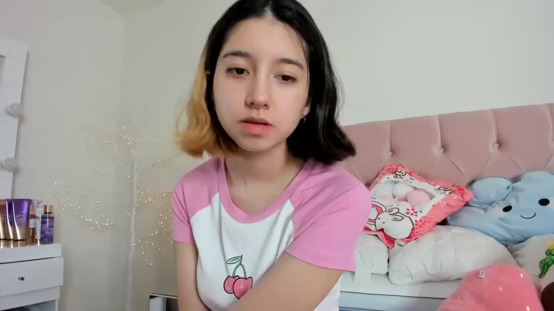 Gallery image thumbnail from Cherrycute666's myfreecams stream on, 12/12/2022, 11:05 image 10 of 20
