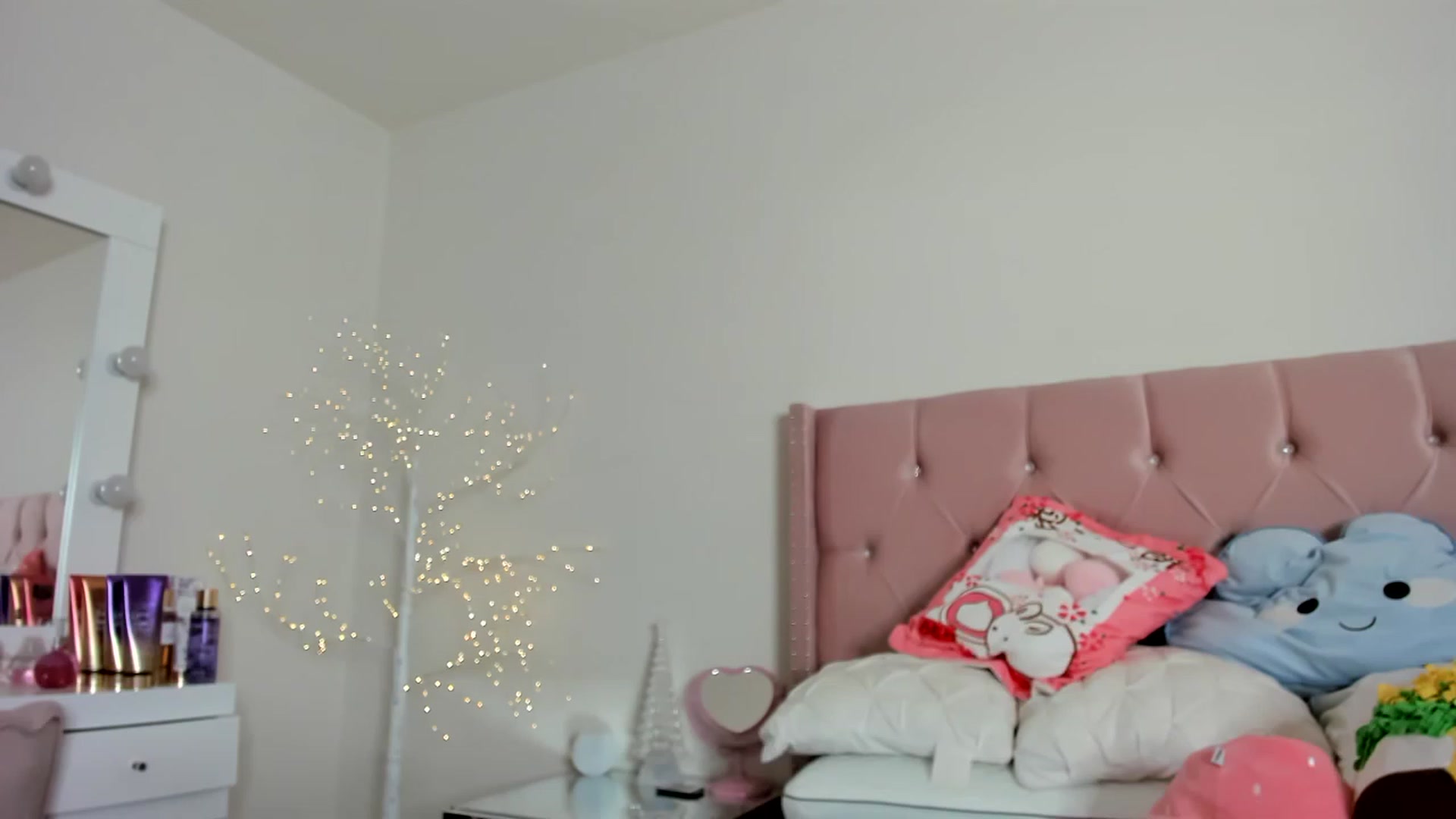 Gallery image thumbnail from Cherrycute666's myfreecams stream on, 12/12/2022, 11:05 image 15 of 20