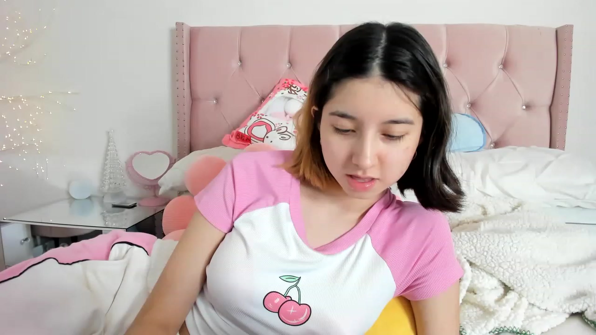 Gallery image thumbnail from Cherrycute666's myfreecams stream on, 12/12/2022, 11:05 image 2 of 20