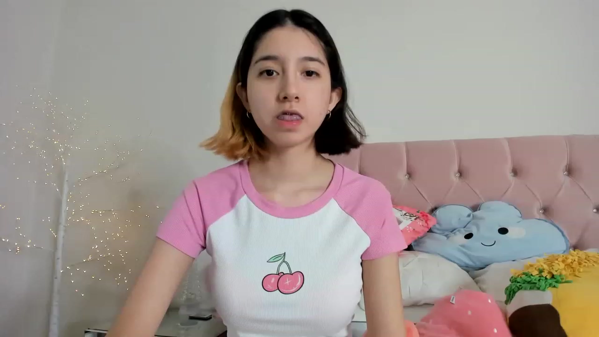 Gallery image thumbnail from Cherrycute666's myfreecams stream on, 12/12/2022, 11:05 image 16 of 20