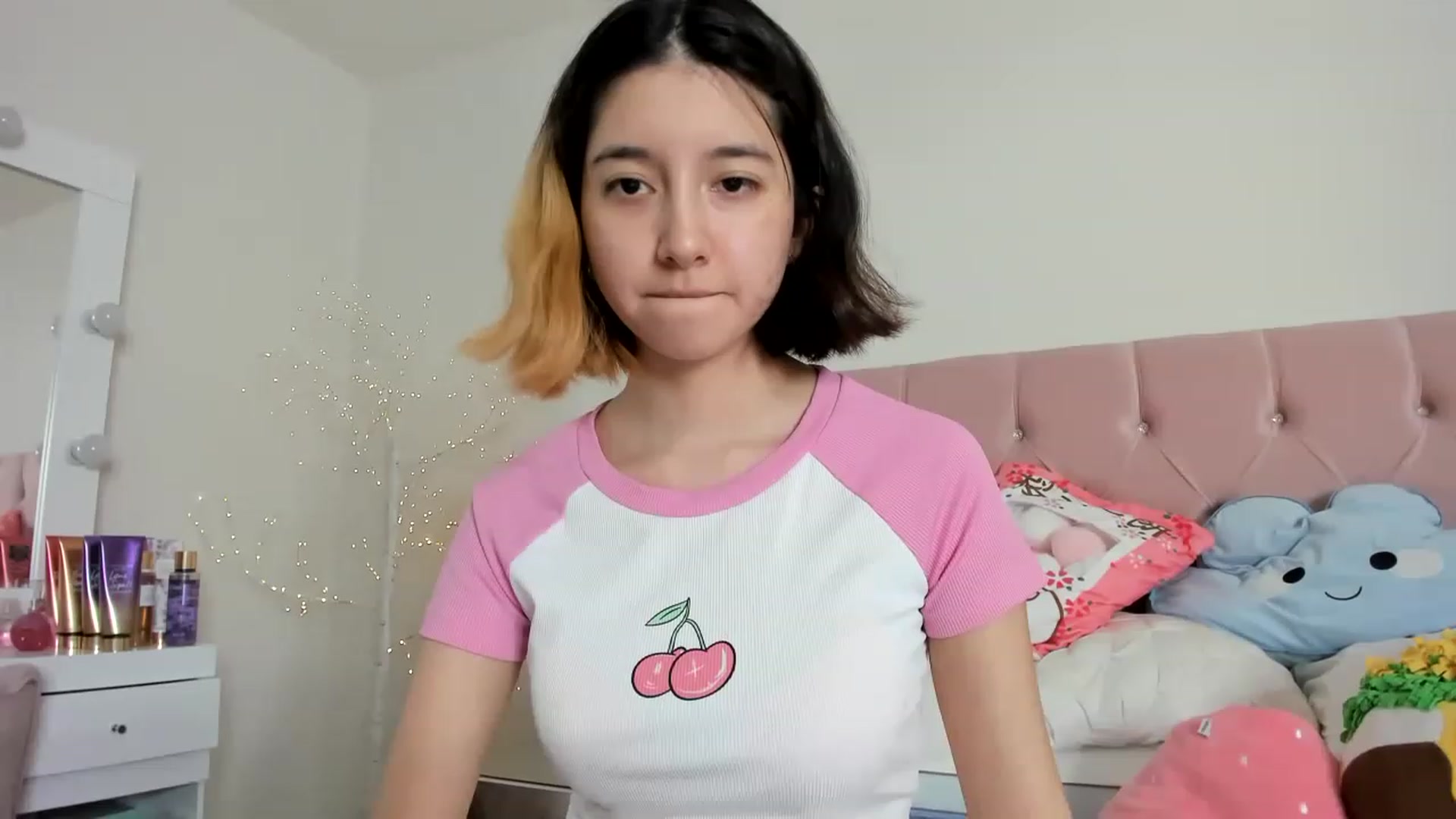 Gallery image thumbnail from Cherrycute666's myfreecams stream on, 12/12/2022, 11:05 image 12 of 20