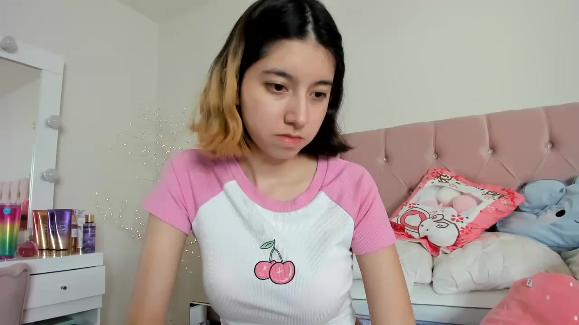 Gallery image thumbnail from Cherrycute666's myfreecams stream on, 12/12/2022, 11:05 image 11 of 20