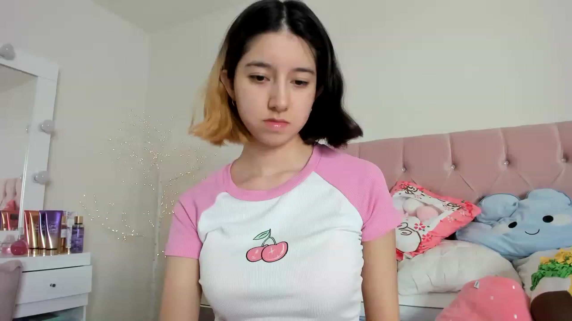 Gallery image thumbnail from Cherrycute666's myfreecams stream on, 12/12/2022, 11:05 image 13 of 20
