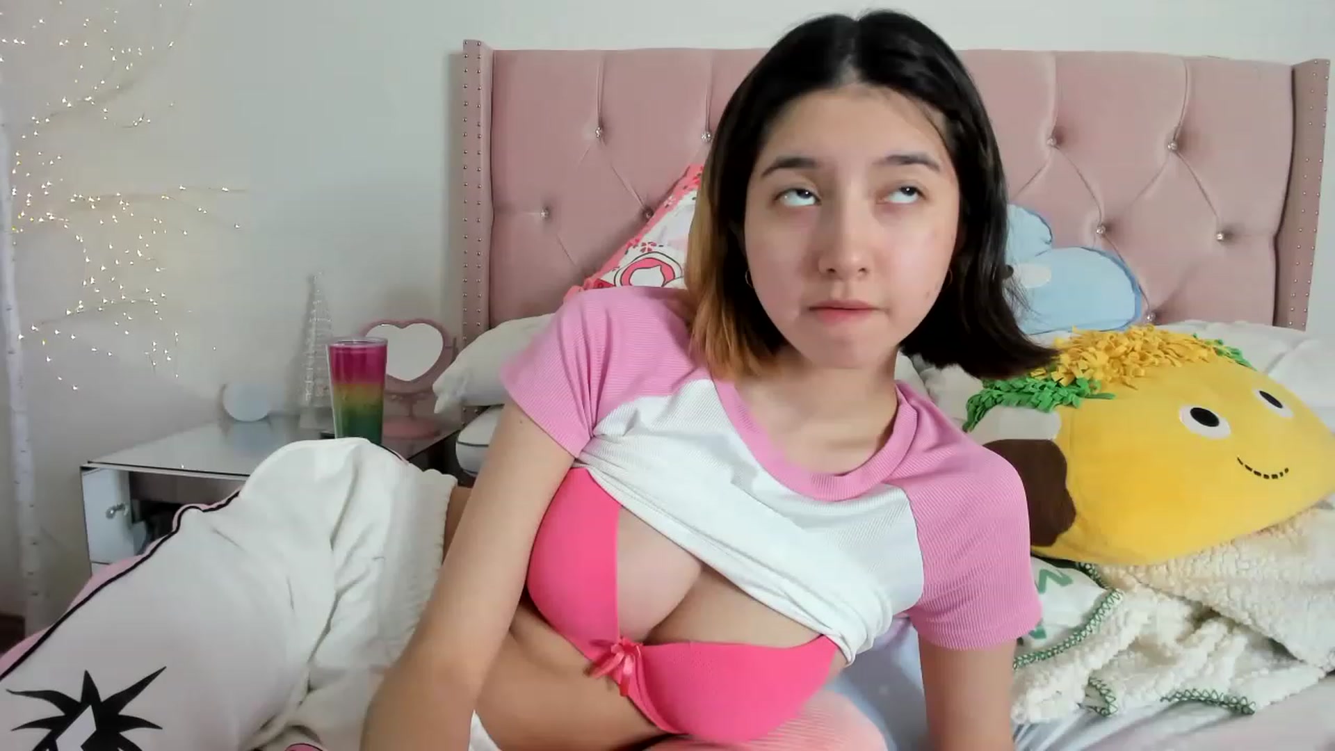 Gallery image thumbnail from Cherrycute666's myfreecams stream on, 12/12/2022, 11:45 image 12 of 20