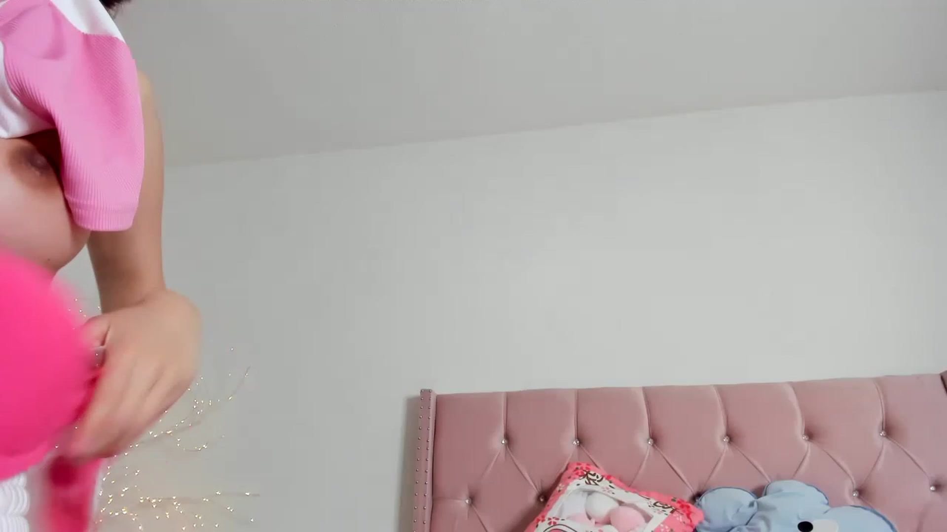 Gallery image thumbnail from Cherrycute666's myfreecams stream on, 12/12/2022, 12:16 image 4 of 20