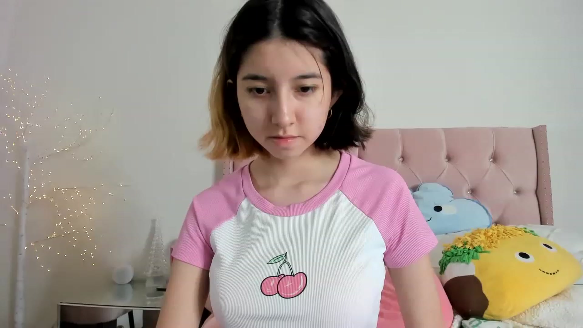 Gallery image thumbnail from Cherrycute666's myfreecams stream on, 12/12/2022, 12:16 image 15 of 20