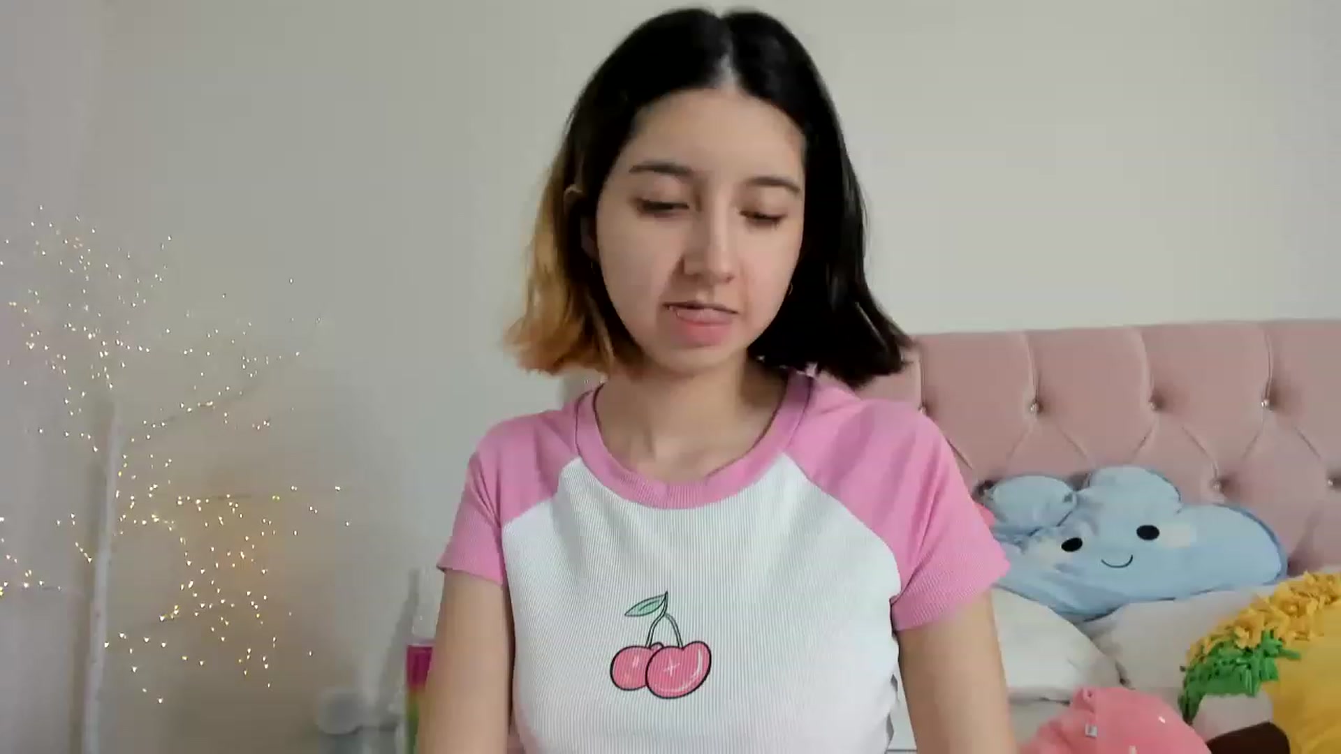 Gallery image thumbnail from Cherrycute666's myfreecams stream on, 12/12/2022, 14:52 image 4 of 20