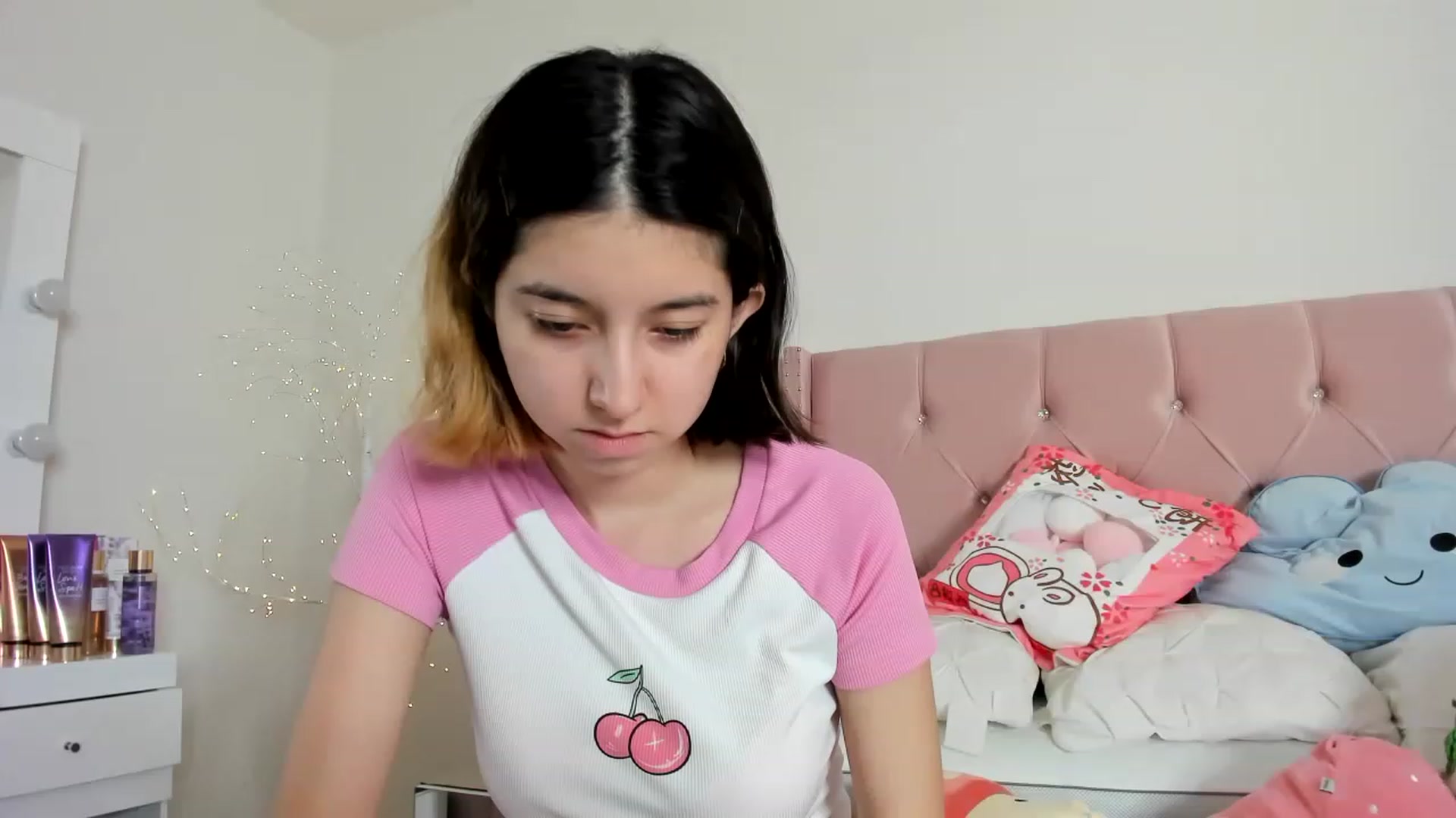 Gallery image thumbnail from Cherrycute666's myfreecams stream on, 12/12/2022, 14:52 image 2 of 20