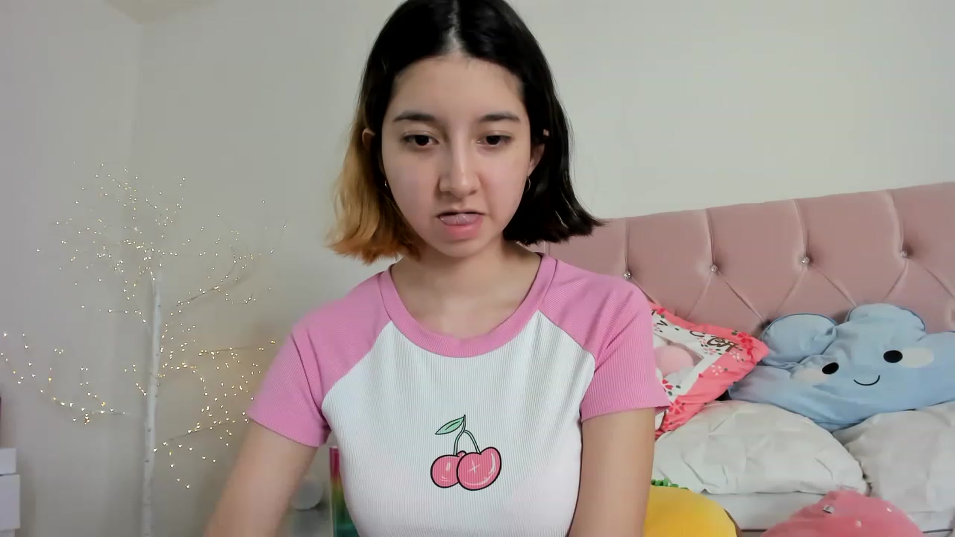 Gallery image thumbnail from Cherrycute666's myfreecams stream on, 12/12/2022, 14:52 image 12 of 20