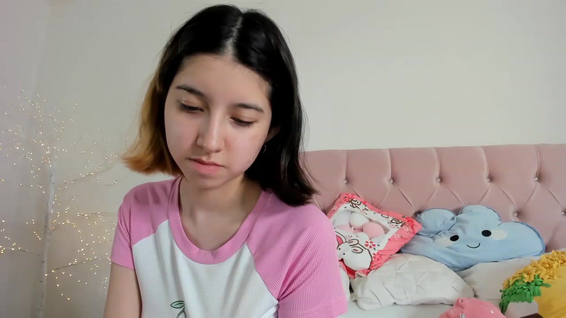 Gallery image thumbnail from Cherrycute666's myfreecams stream on, 12/12/2022, 14:52 image 5 of 20