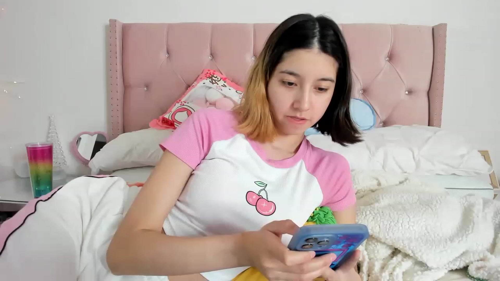 Gallery image thumbnail from Cherrycute666's myfreecams stream on, 12/12/2022, 14:52 image 8 of 20