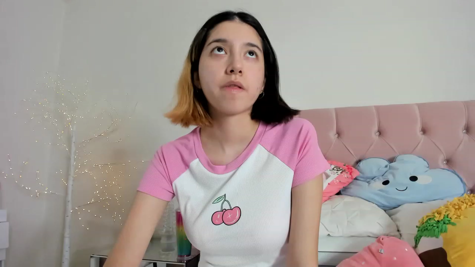 Gallery image thumbnail from Cherrycute666's myfreecams stream on, 12/12/2022, 14:52 image 1 of 20