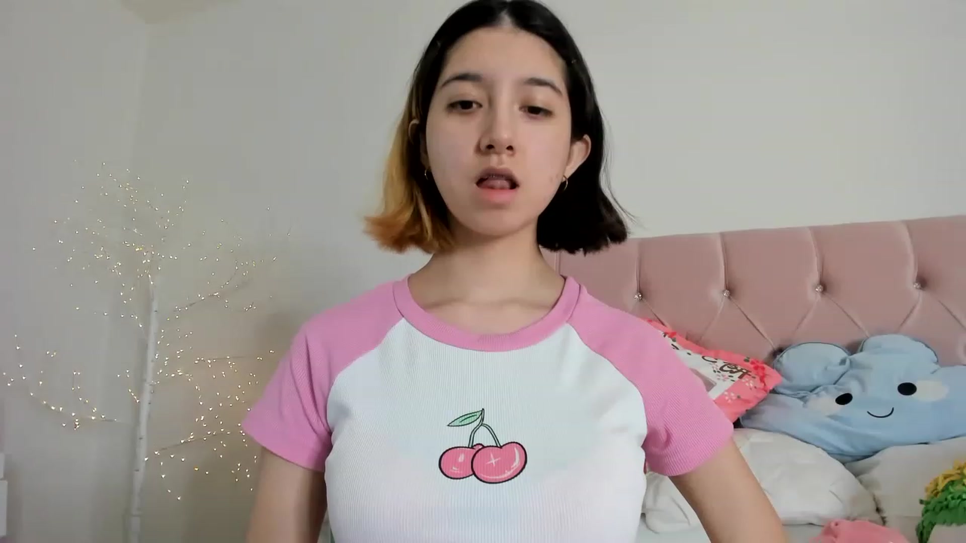 Gallery image thumbnail from Cherrycute666's myfreecams stream on, 12/12/2022, 14:52 image 6 of 20