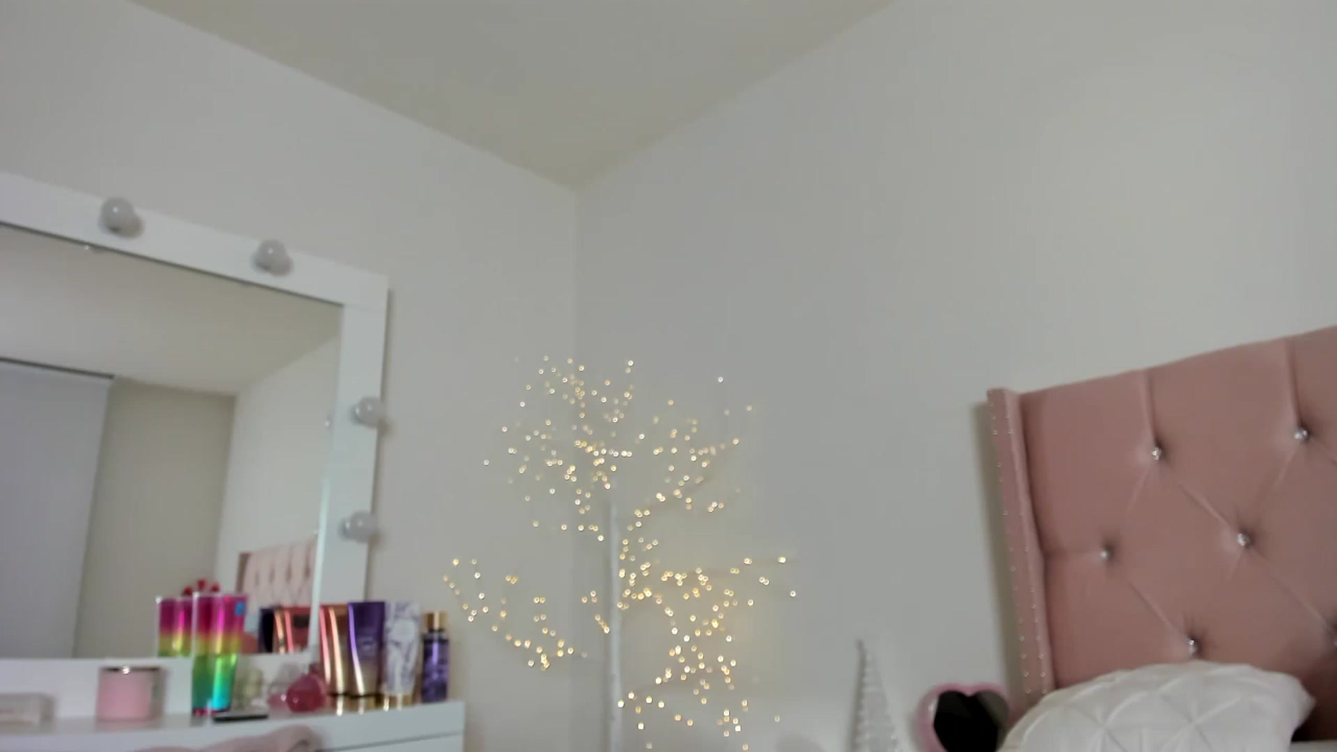 Gallery image thumbnail from Cherrycute666's myfreecams stream on, 12/13/2022, 03:48 image 10 of 20