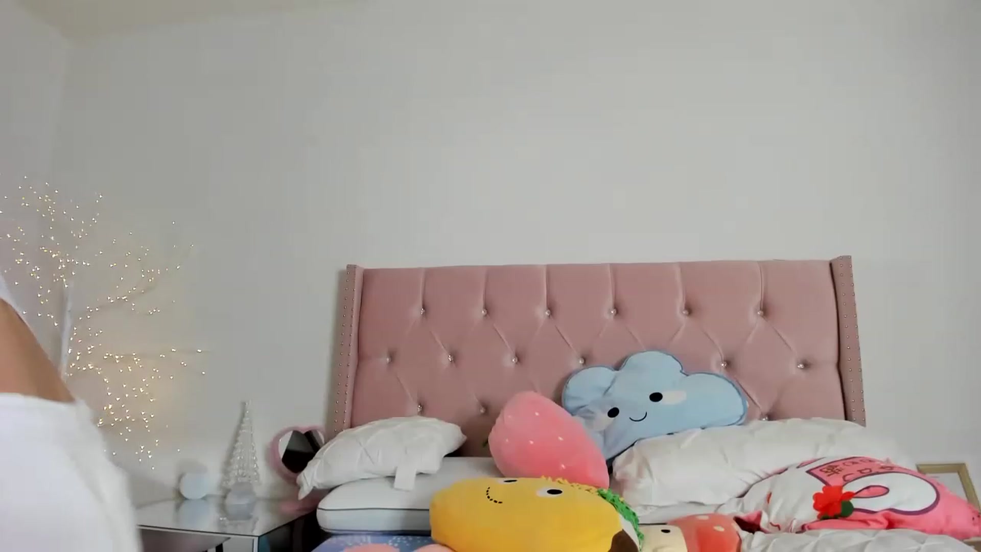 Gallery image thumbnail from Cherrycute666's myfreecams stream on, 12/13/2022, 03:48 image 14 of 20