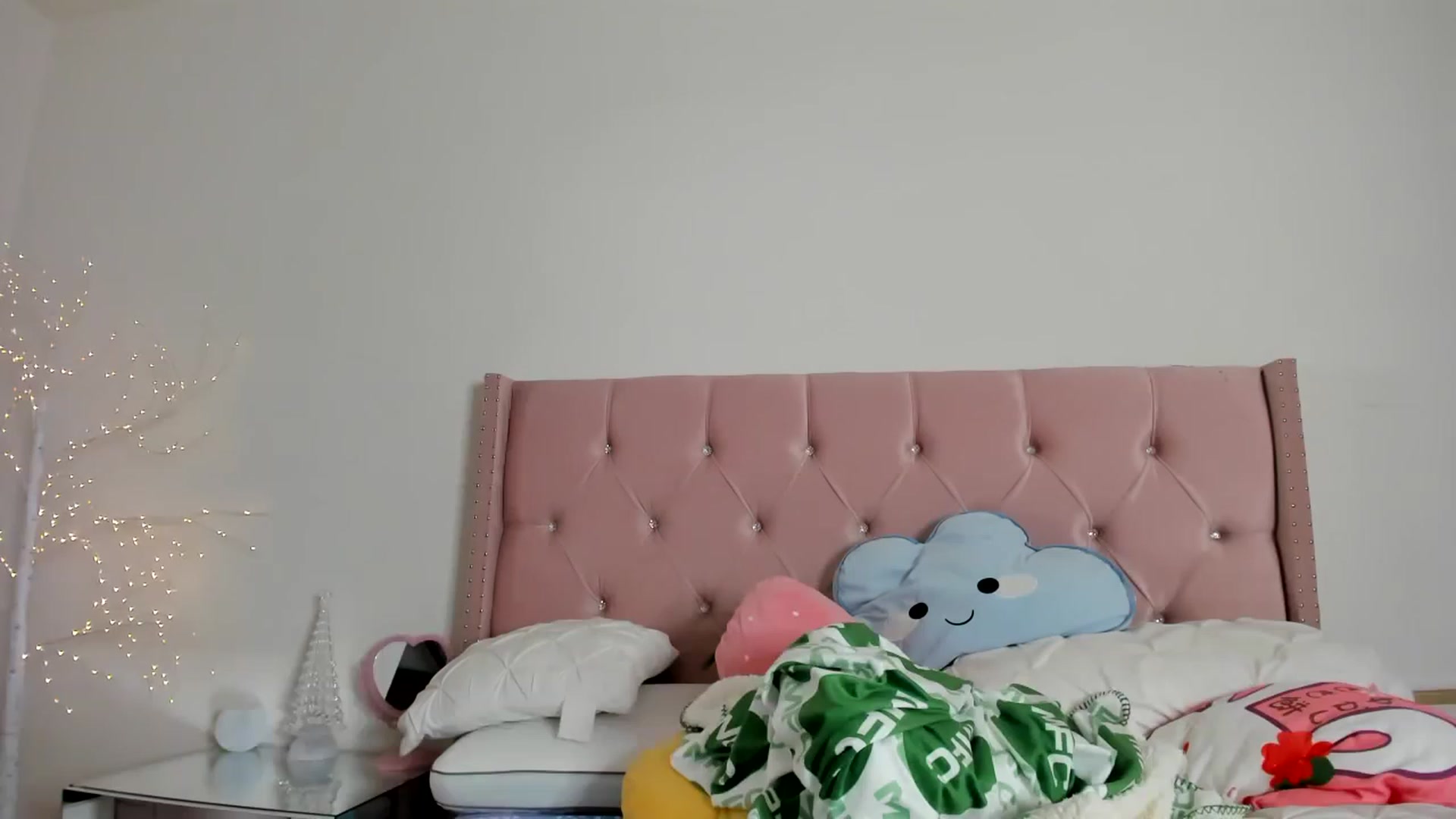 Gallery image thumbnail from Cherrycute666's myfreecams stream on, 12/13/2022, 03:48 image 15 of 20